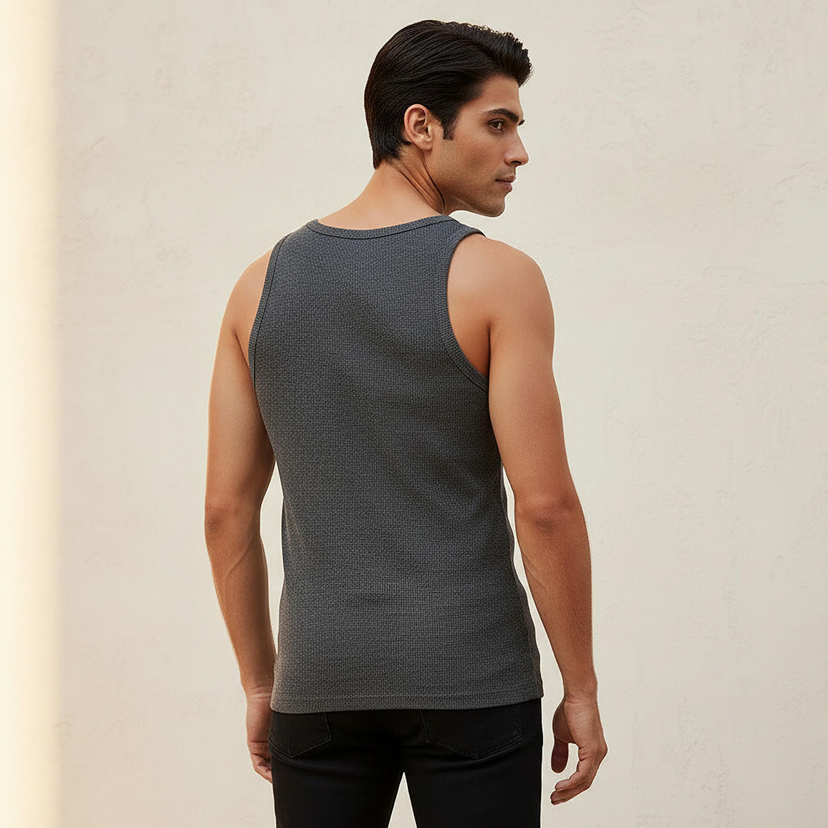 فيست بارز الملمس دون أكمام بياقة عميقة-men-clothing-tshirtsandpolos-vests-image-4