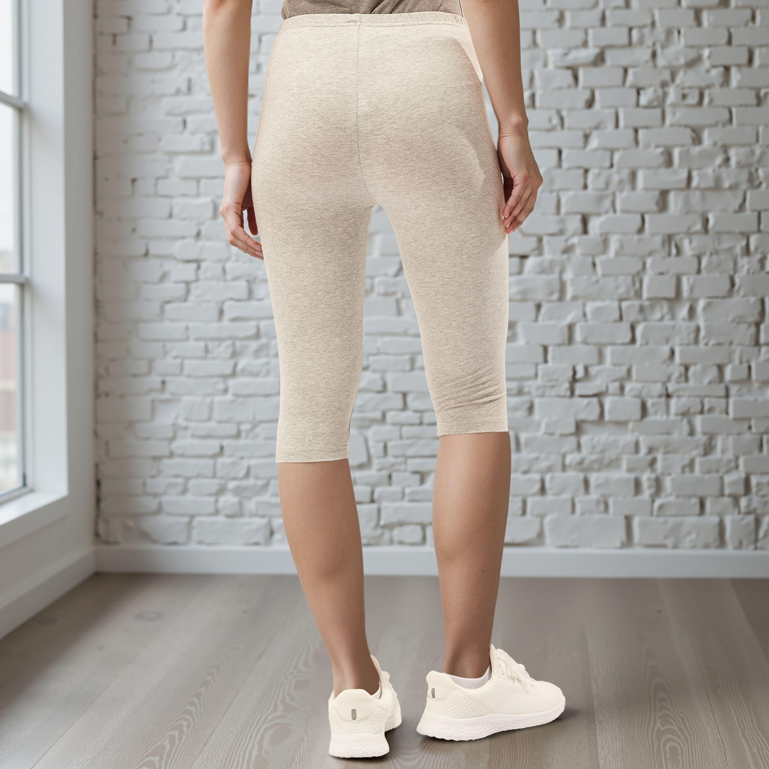 بنطلون ليقنز 3/4 سادة بخصر مطّاطي-women-clothing-bottoms-leggings-image-4