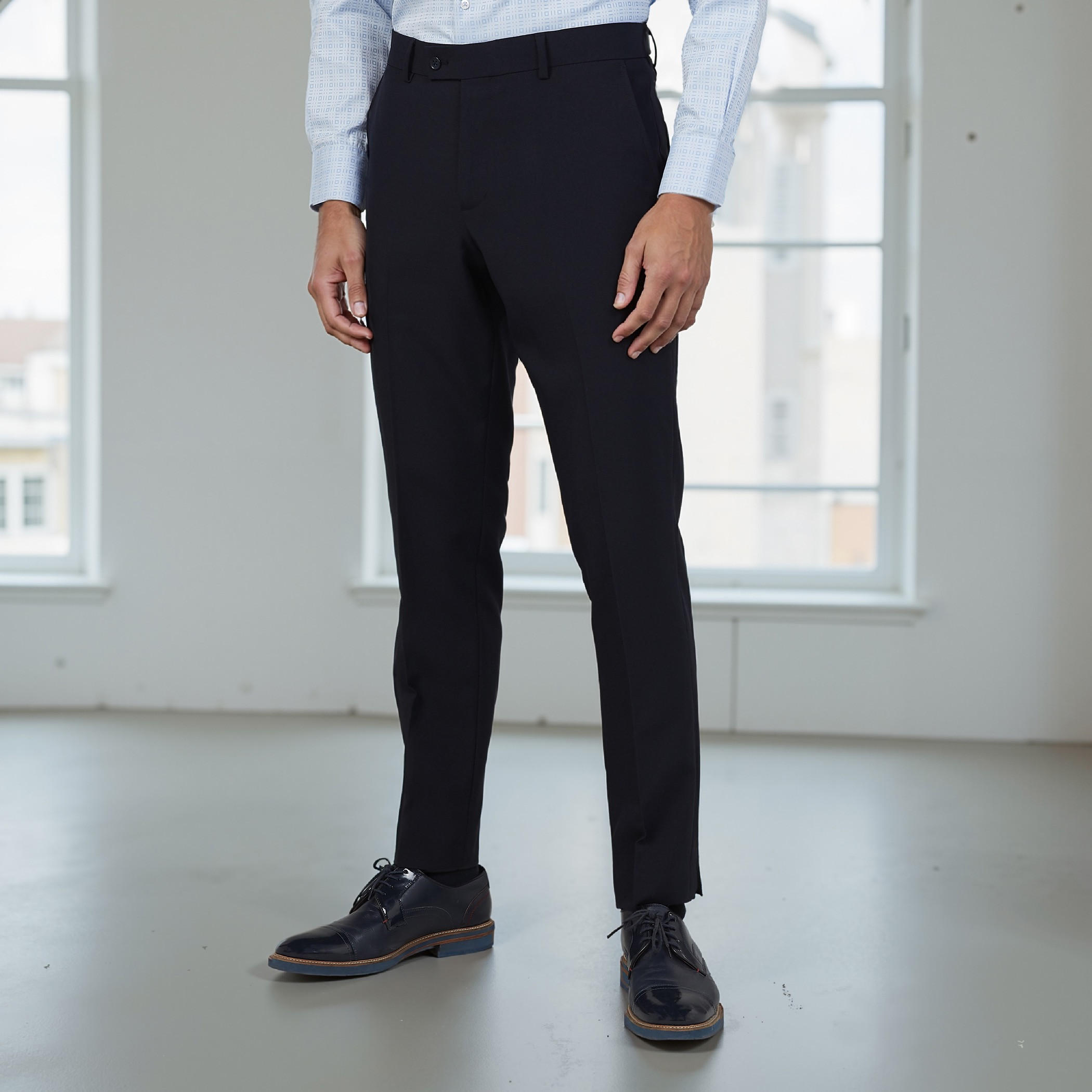 بنطلون سادة طويل بجيوب وحلقات للحزام-men-clothing-bottoms-trousersandchinos-trousers-image-1