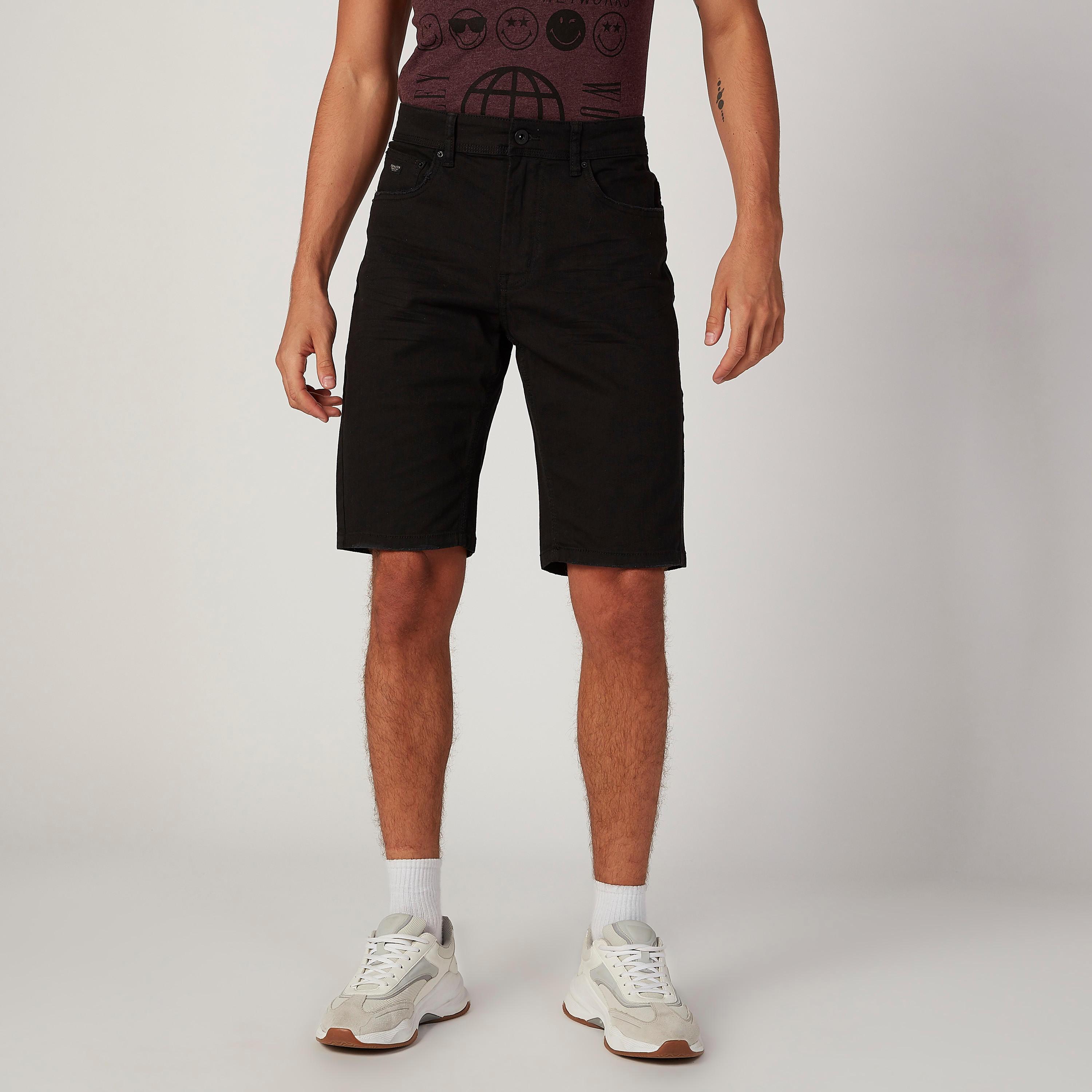 شورت دينم سادة بجيوب وحلقات للحزام-men-clothing-bottoms-shorts-image-1