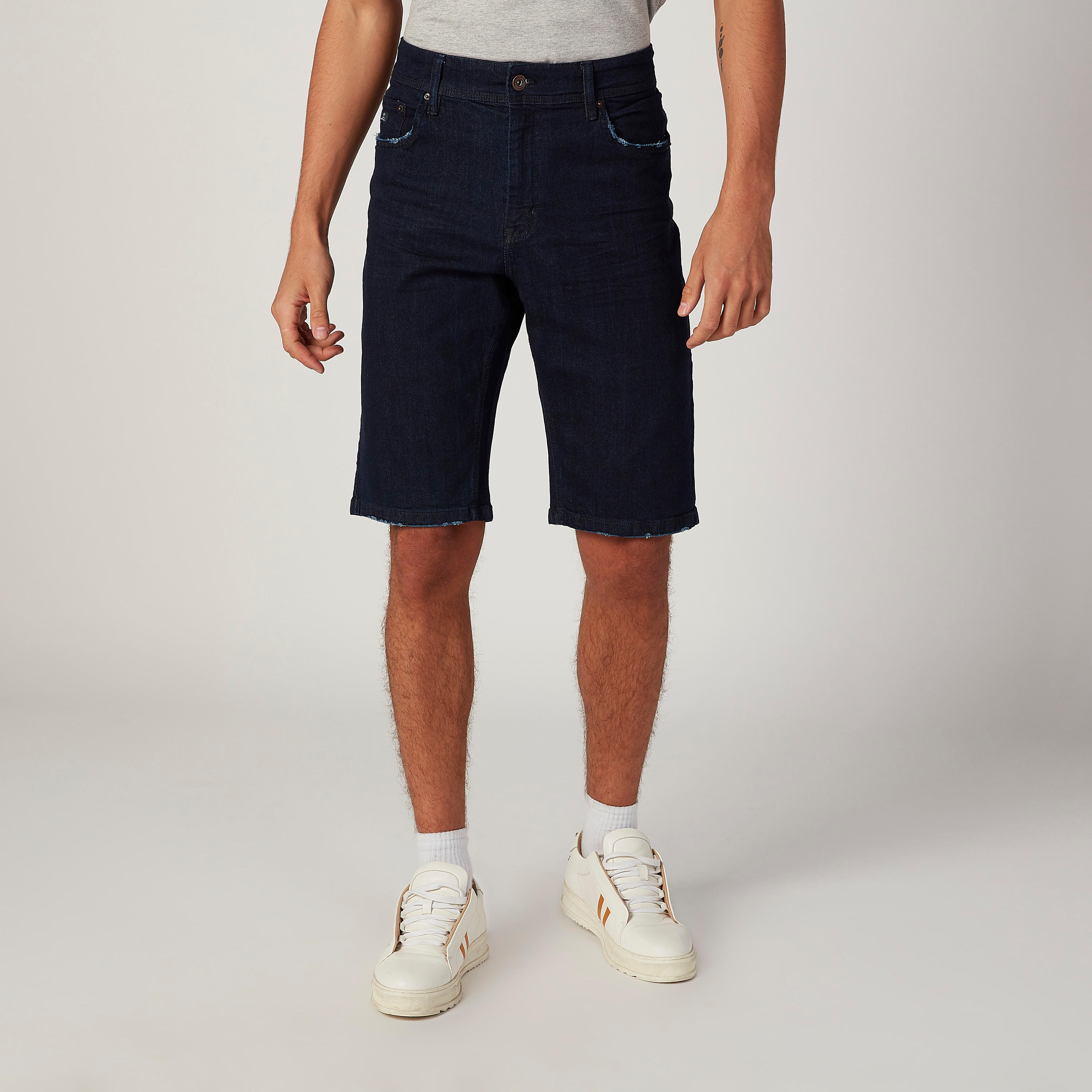 شورت دينم سادة بجيوب وحلقات للحزام-men-clothing-bottoms-shorts-image-4