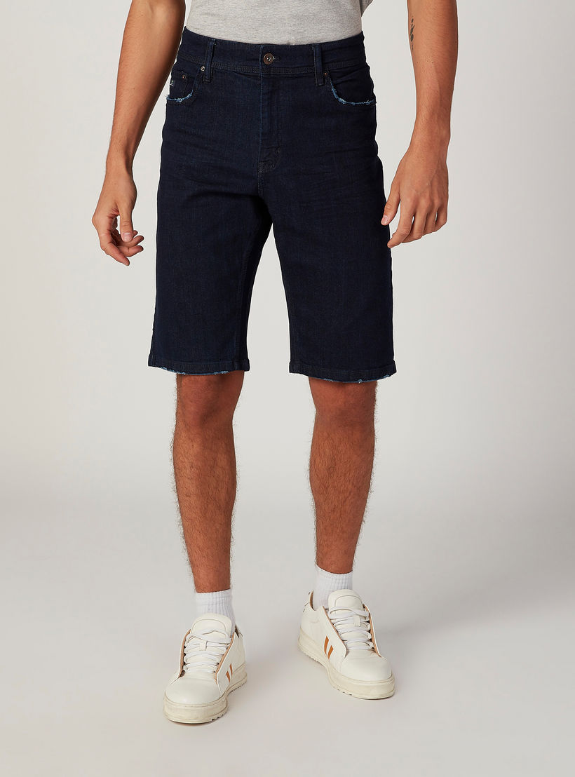 شورت دينم سادة بجيوب وحلقات للحزام-men-clothing-bottoms-shorts-image-4