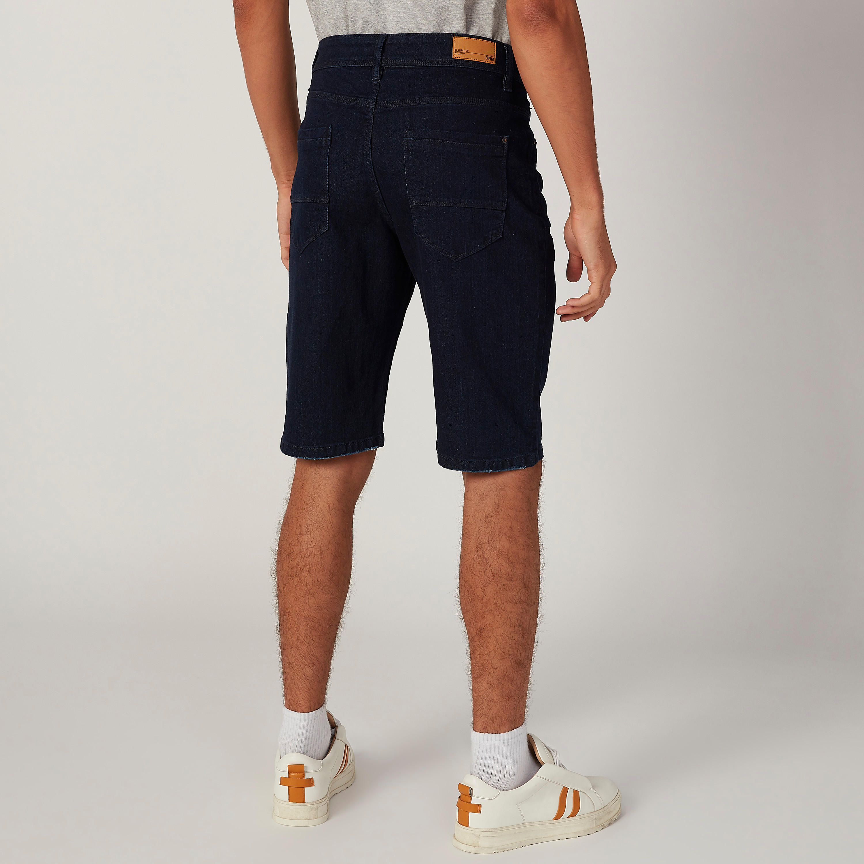 شورت دينم سادة بجيوب وحلقات للحزام-men-clothing-bottoms-shorts-image-2