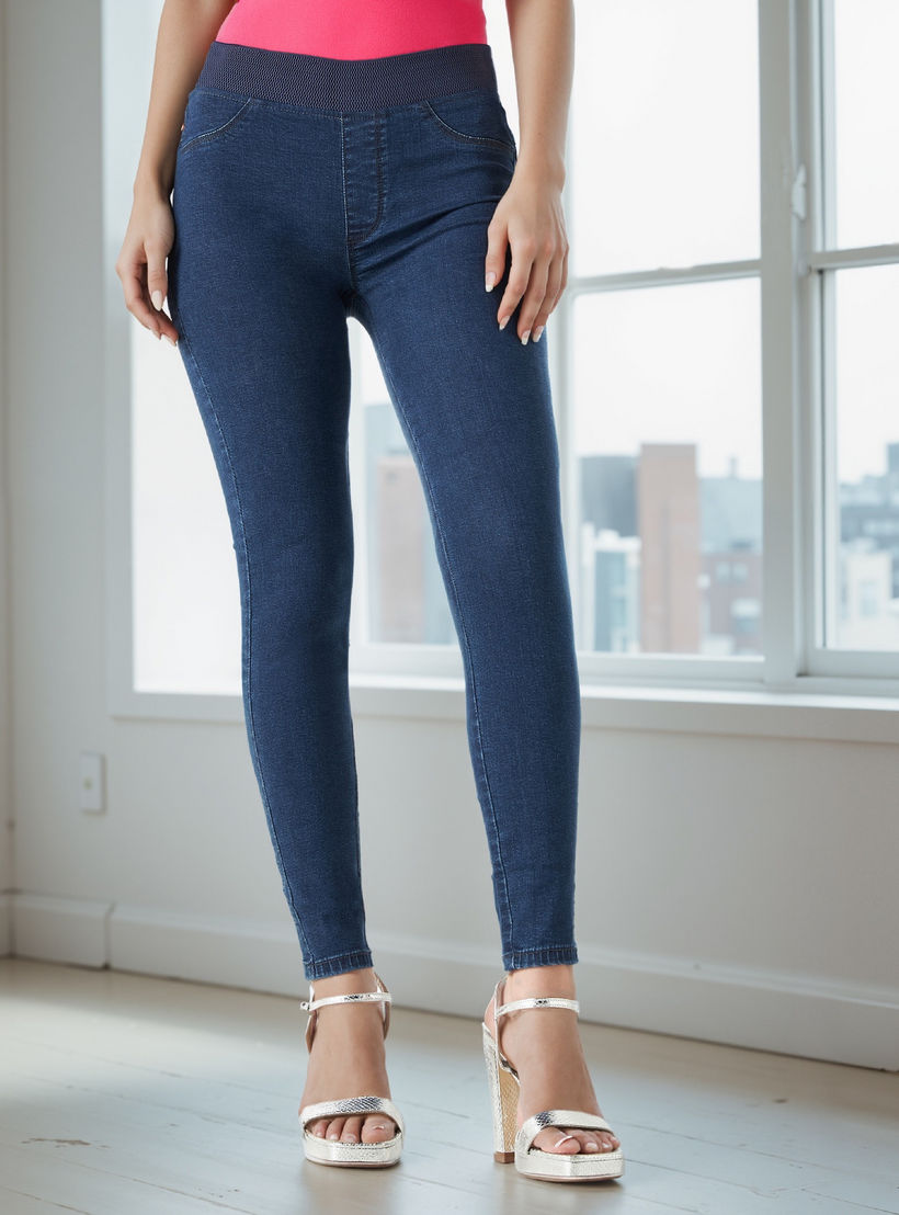 بنطلون دنيم بقصّة ضيّقة وخصر مطّاطي من لي كوبر-women-clothing-bottoms-leggings-image-1