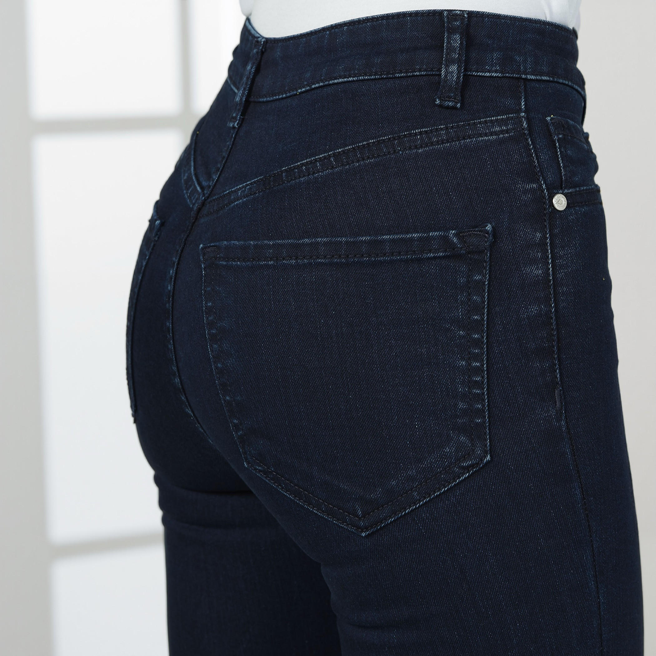 بنطلون جينز بجيوب وحلقات للحزام من لي كوبر-women-clothing-bottoms-jeans-image-3