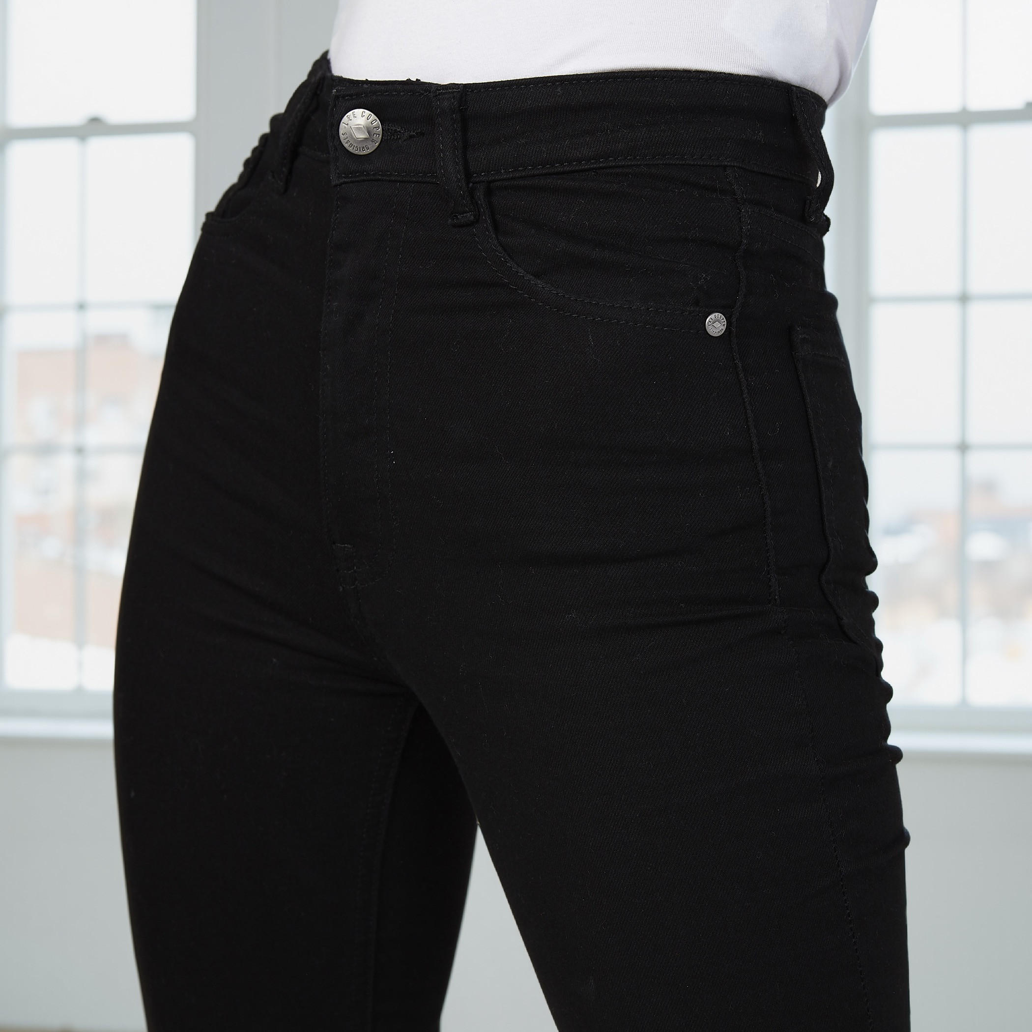 بنطلون جينز طويل بجيوب وحلقات للحزام من لي كوبر-women-clothing-bottoms-jeans-image-4