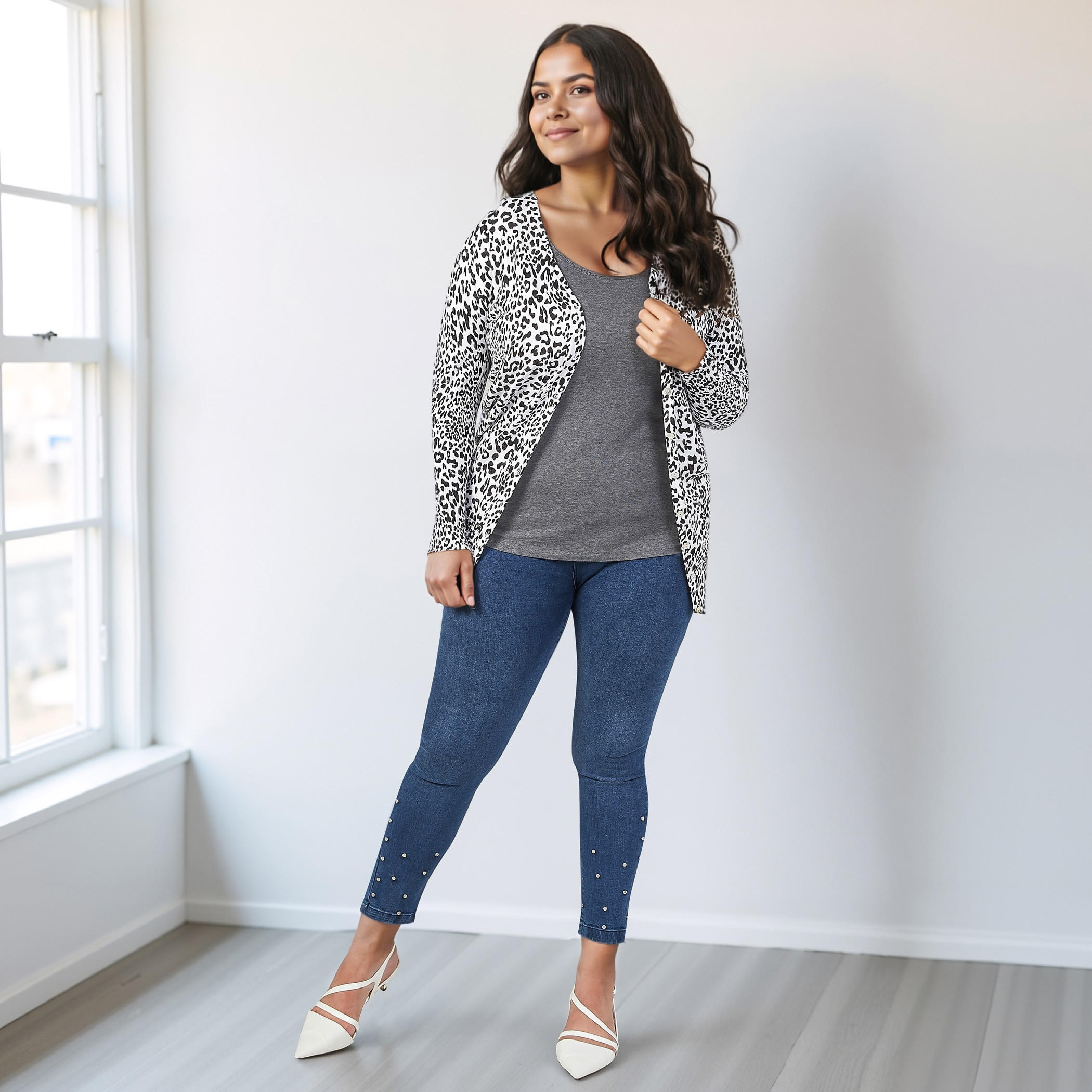 فيست مقاس كبير سادة بياقة عميقة وحمّالات رفيعة-women-clothing-tshirts-image-2