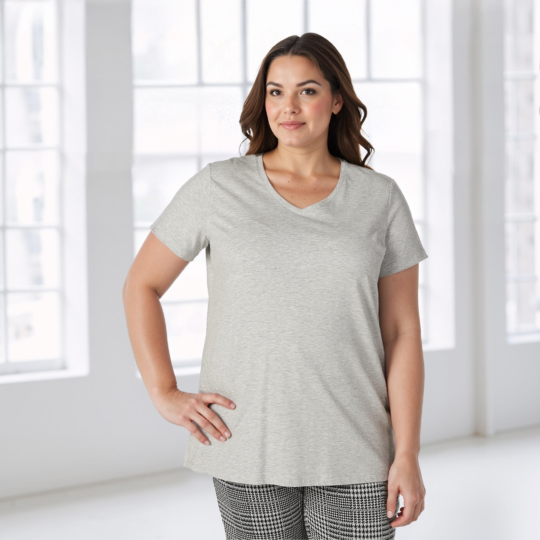 بلوزة سادة بياقة V وأكمام قصيرة-women-clothing-tshirts-image-1