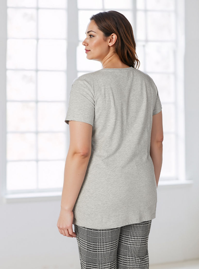 بلوزة سادة بياقة V وأكمام قصيرة-women-clothing-tshirts-image-3