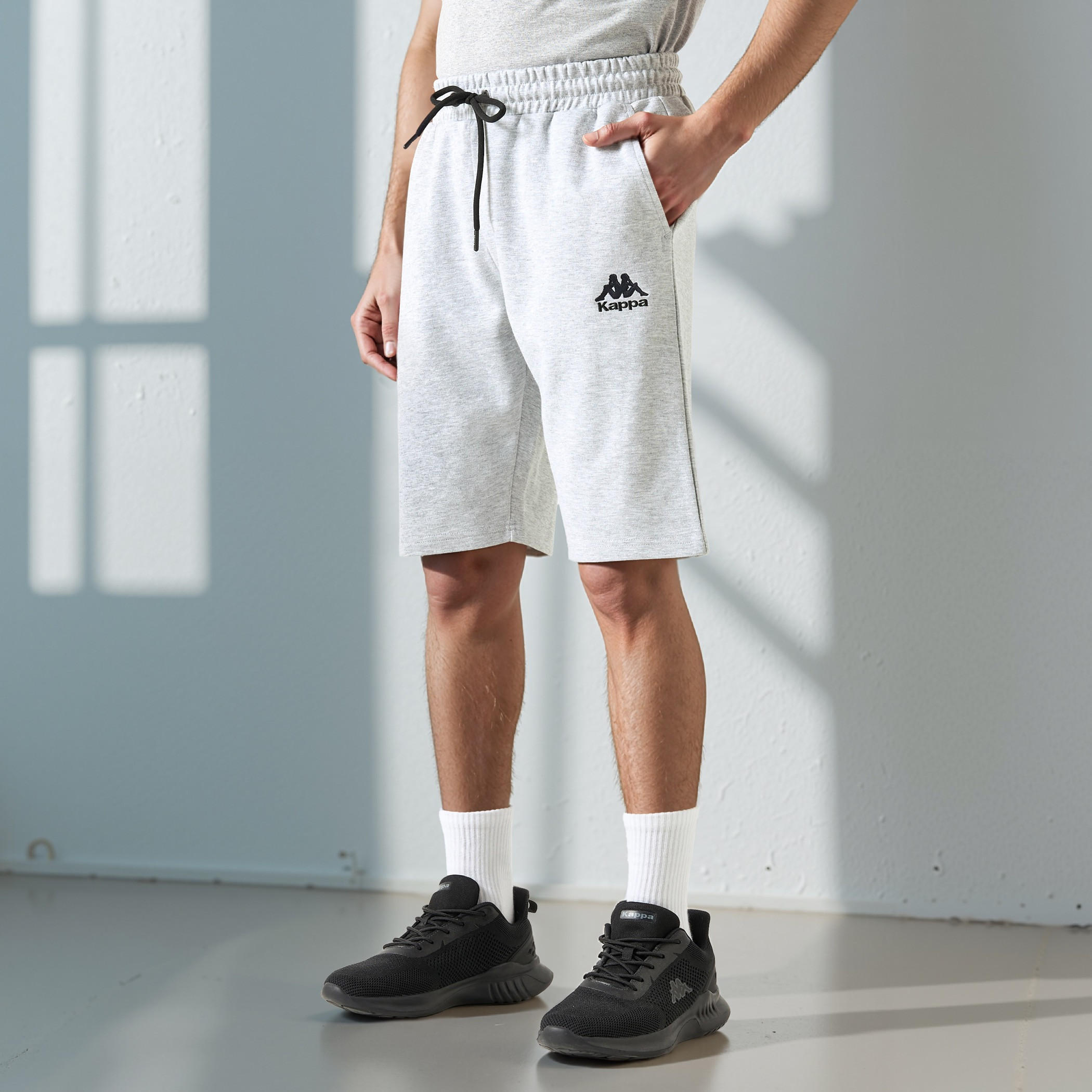 شورت بقصة عادية ورباط إغلاق وتفاصيل جيوب من كابا-men-clothing-bottoms-shorts-image-1