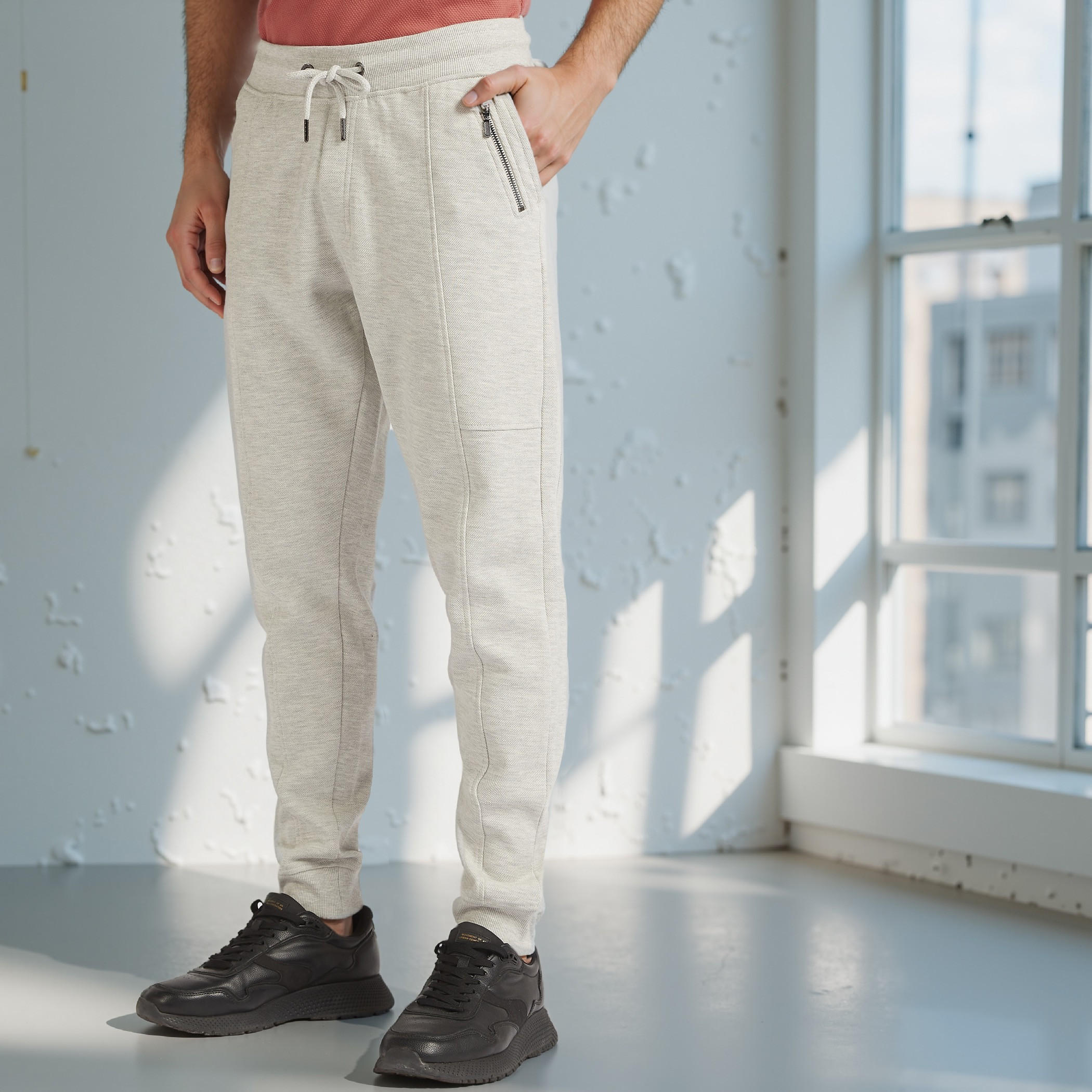 بنطلون رياضي بارز الملمس برباط إغلاق وجيوب بسحّاب من آيكونيك-men-clothing-bottoms-joggers-image-4