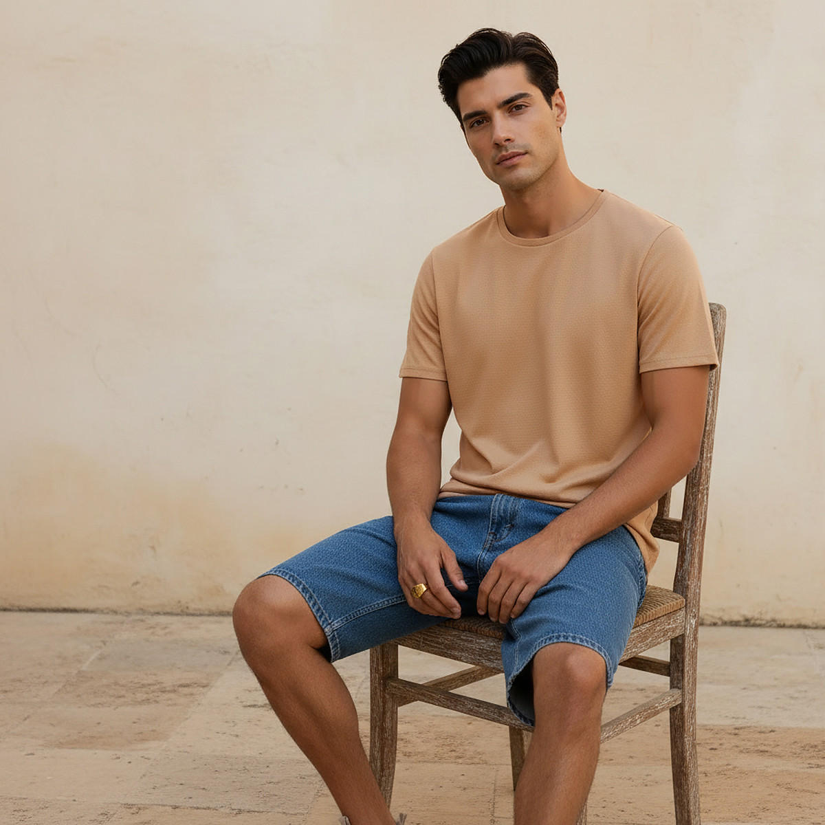تيشيرت بارز الملمس بقصّة سليم وياقة ضيّقة وأكمام قصيرة من أيكونيك-men-clothing-tshirtsandpolos-tshirts-image-5