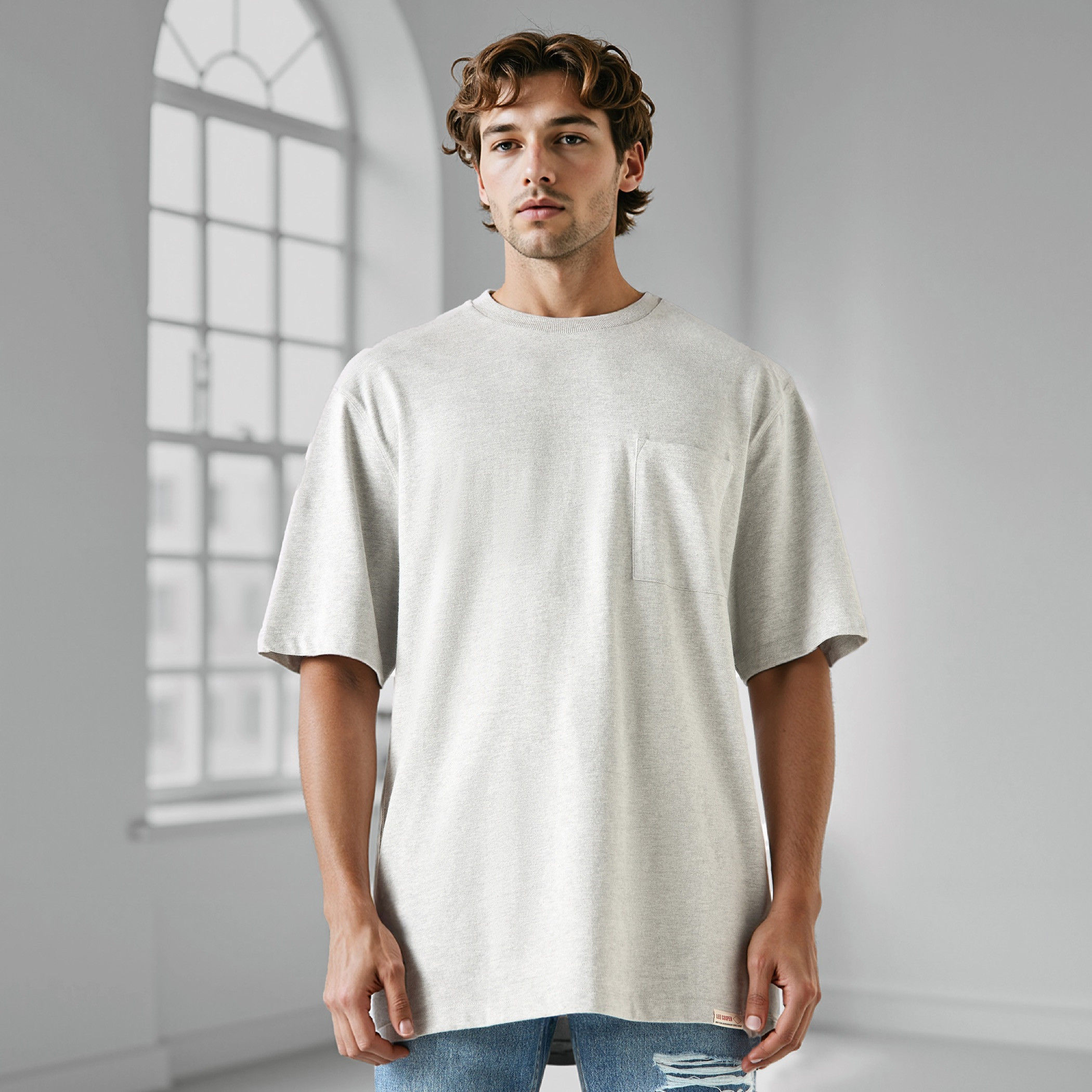 تيشيرت بقصّة عادية وياقة ضيّقة وأكمام قصيرة وجيب من لي كوبر-men-clothing-tshirtsandpolos-tshirts-image-1