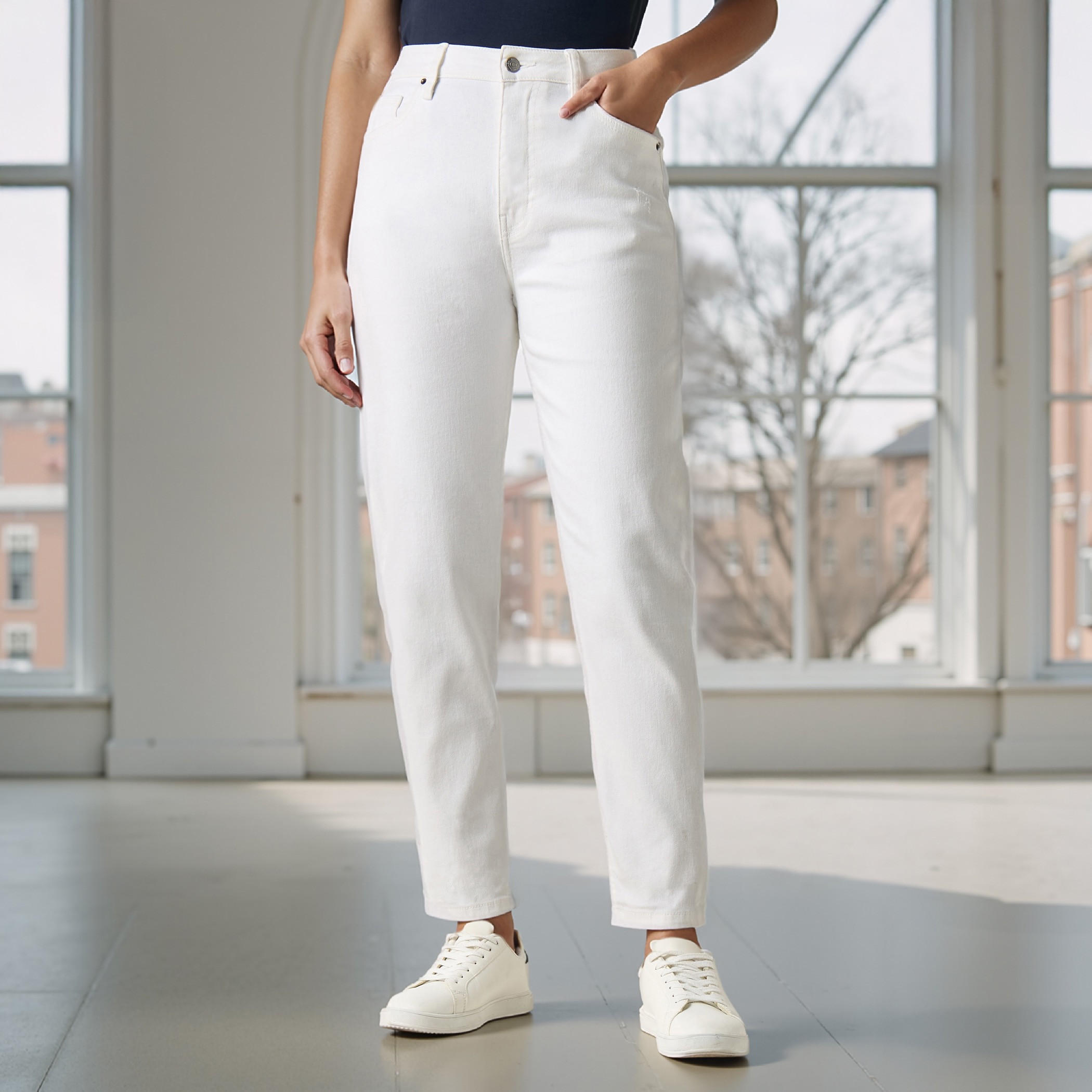 بنطلون جينز بخصر متوسط الارتفاع وجيوب وزر إغلاق-women-clothing-bottoms-jeans-image-1