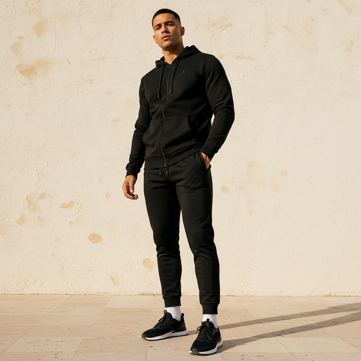 بنطلون رياضي برباط إغلاق وجيوب-men-clothing-sportswearandactivewear-tracksuits-image-4