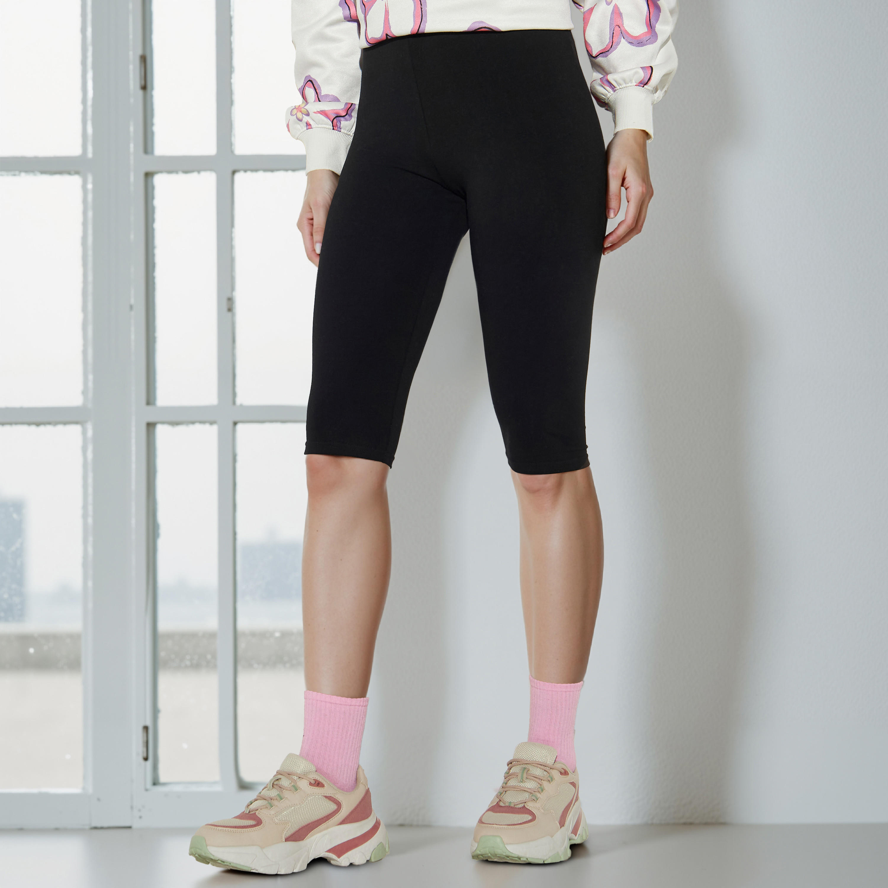 شورت بايكر بخصر عالي فائق التمدد مع حزام خصر مرن ومريح-women-clothing-bottoms-leggings-image-1