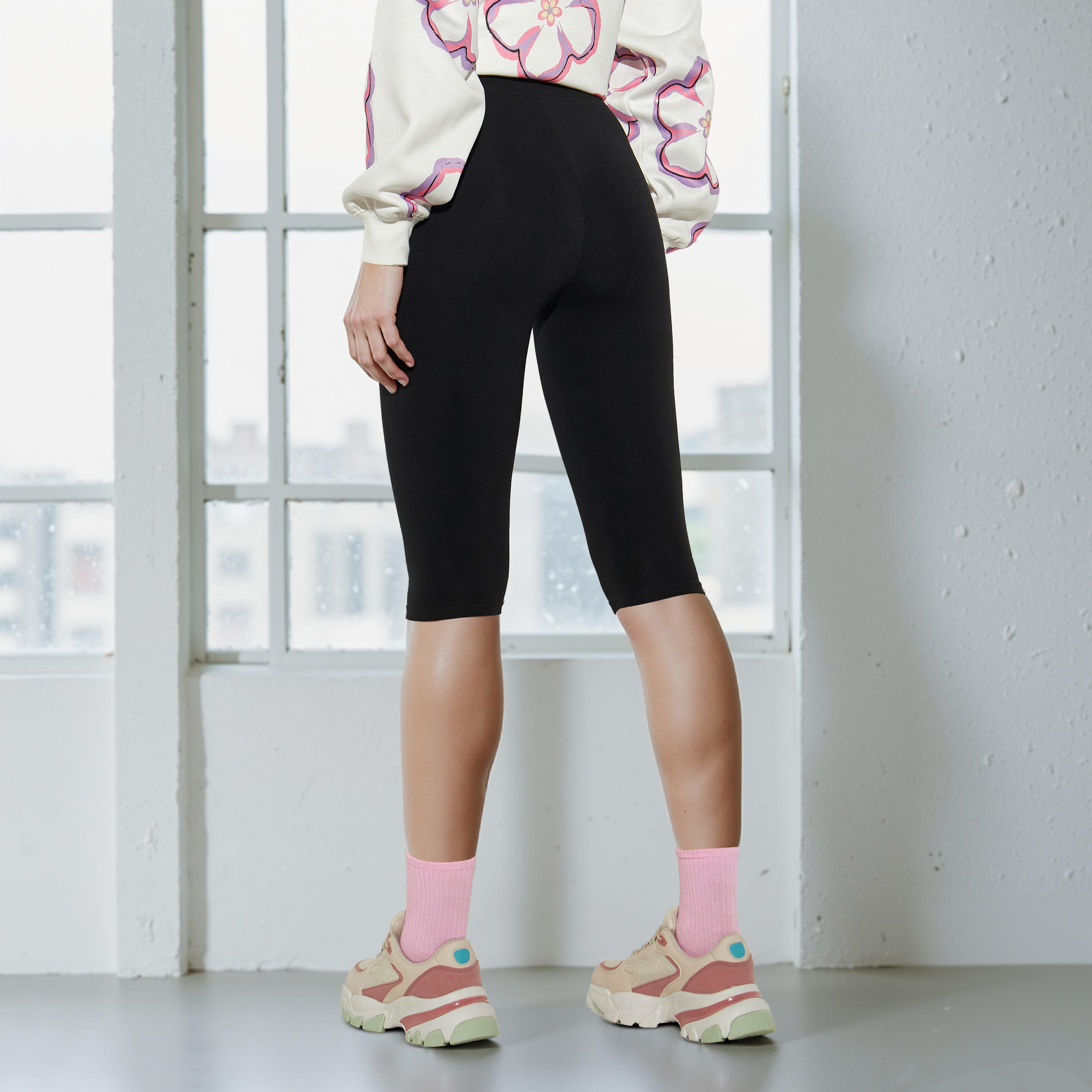 شورت بايكر بخصر عالي فائق التمدد مع حزام خصر مرن ومريح-women-clothing-bottoms-leggings-image-3