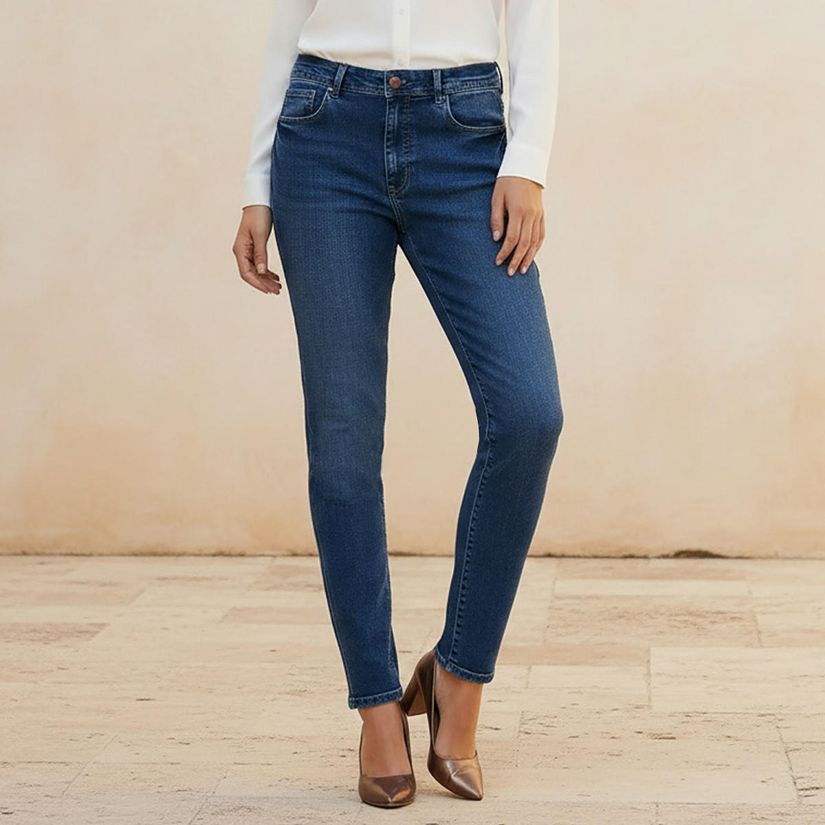 بنطلون جينز بقصة ضيقة وخصر متوسط-women-clothing-bottoms-jeans-image-1