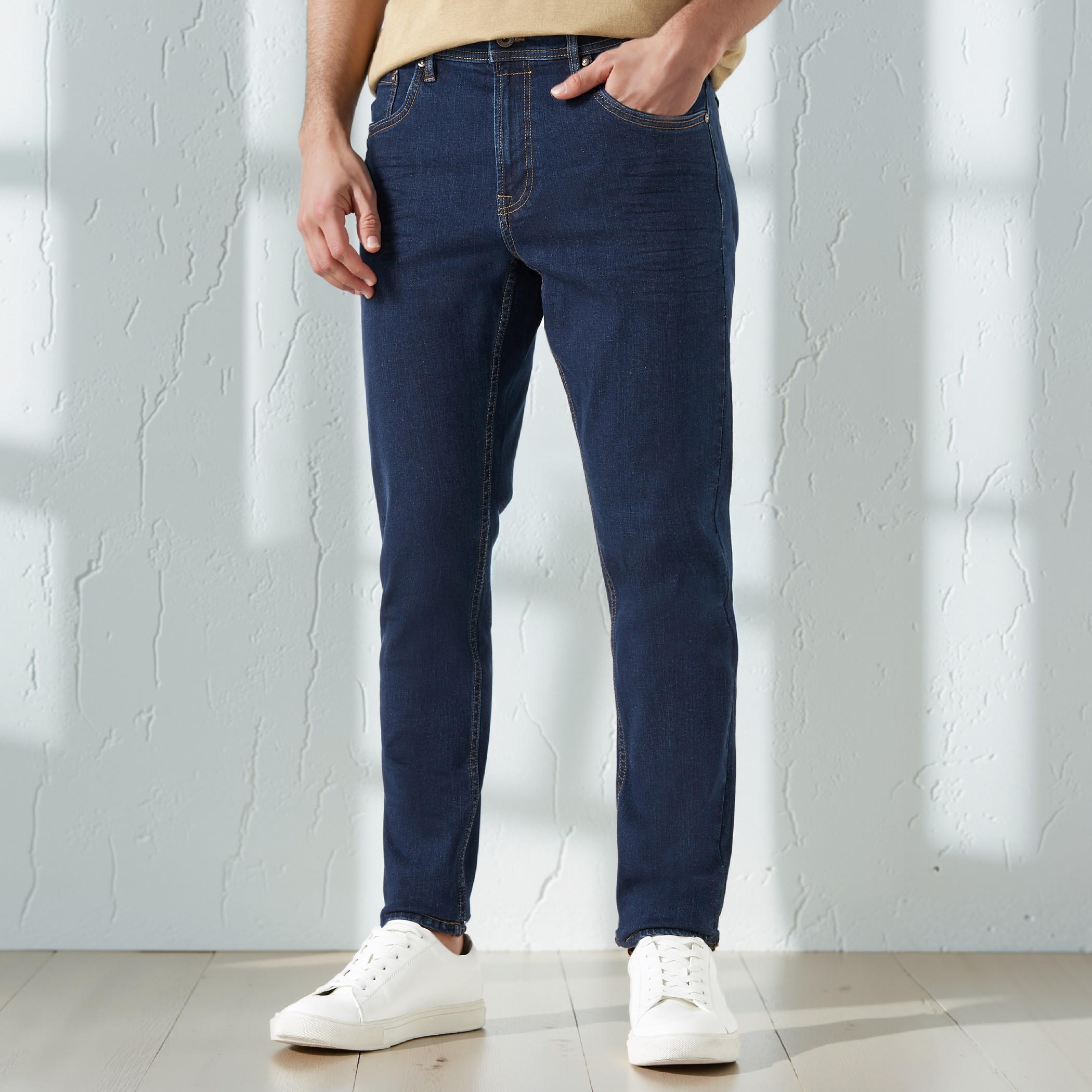 بنطلون جينز بقصّة سكيني وخصر مرتفع للرجال-men-clothing-bottoms-jeans-image-1