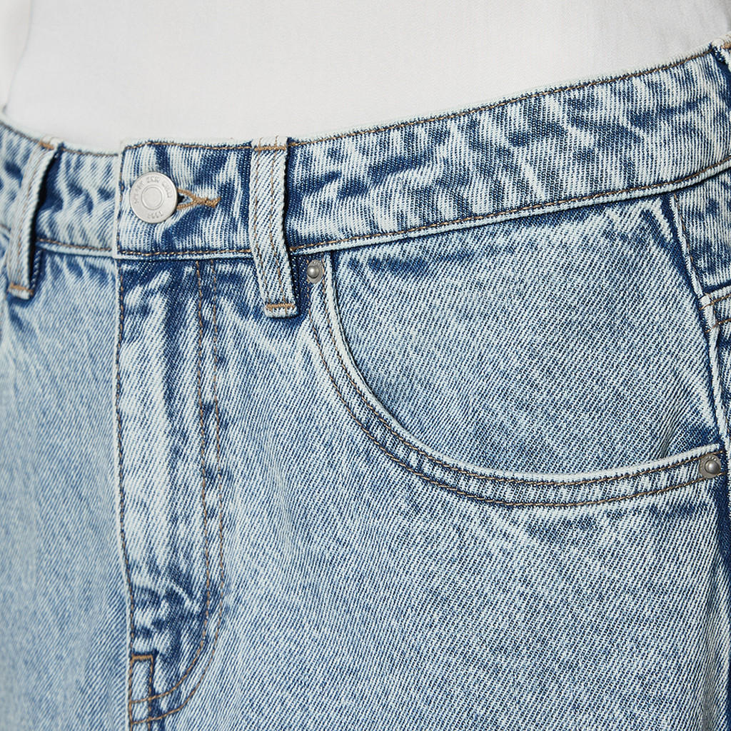 بنطلون جينز بقصة موم وخصر عالي-women-clothing-bottoms-jeans-image-2