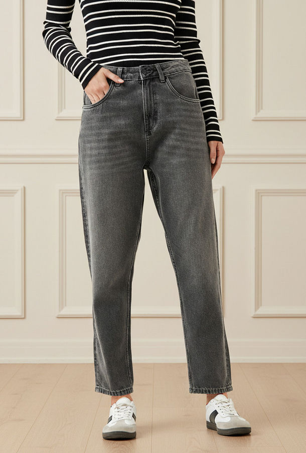 بنطلون جينز بقصة موم وخصر عالي-women-clothing-jeans-image-1