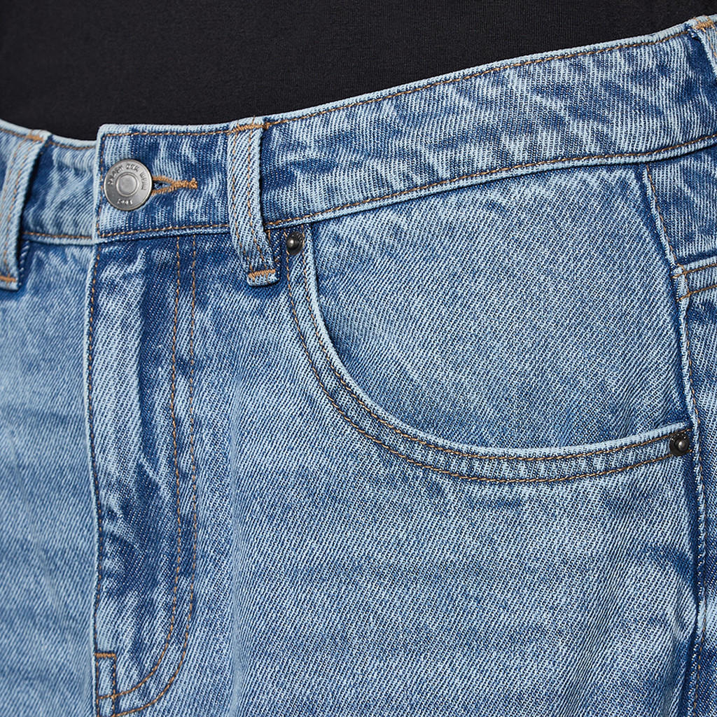 بنطلون جينز بقصة موم وخصر عالي-women-clothing-bottoms-jeans-image-2