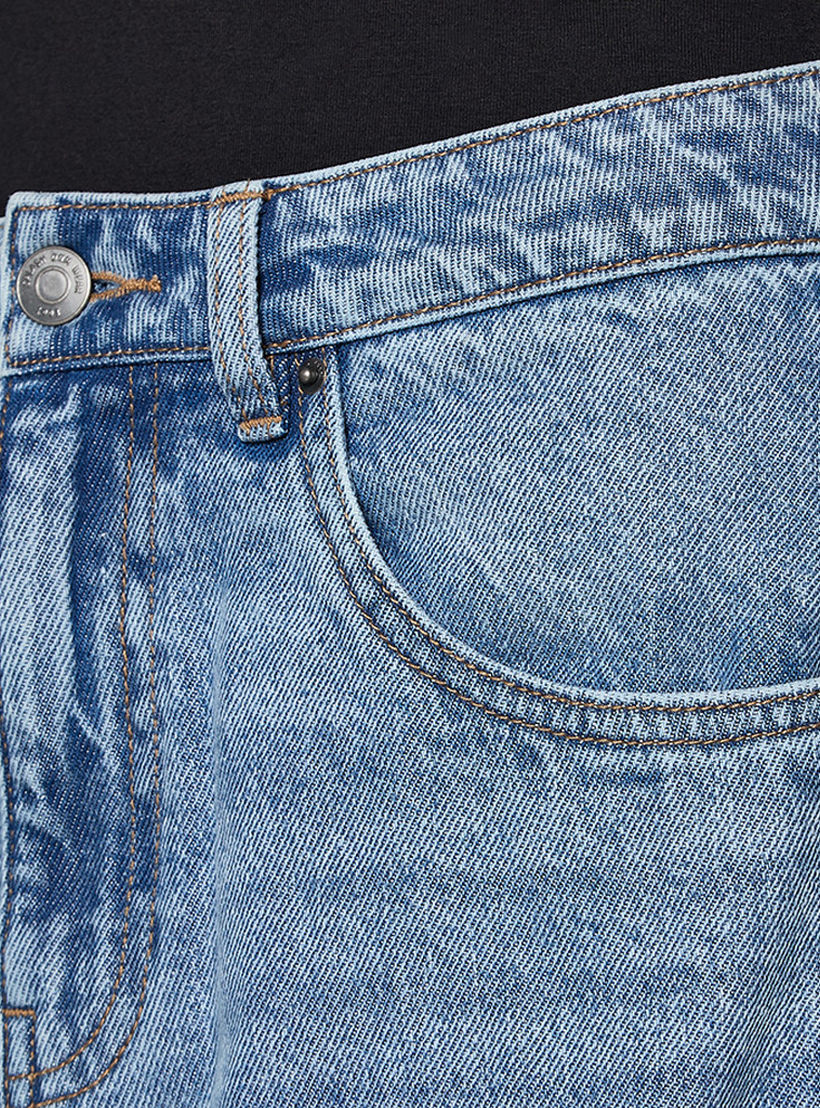 بنطلون جينز بقصة موم وخصر عالي-women-clothing-bottoms-jeans-image-2