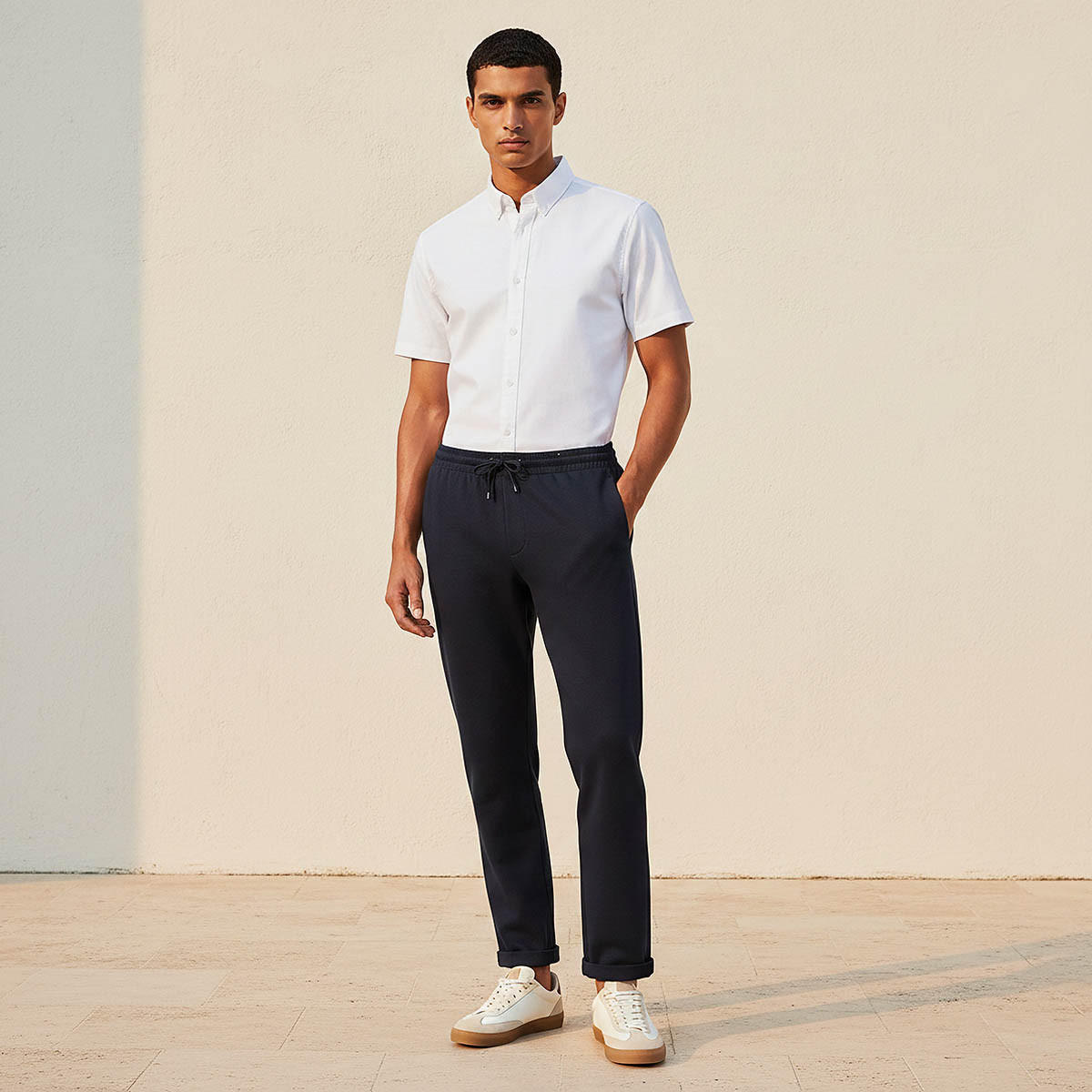 بنطلون رجالي بقصة عادية وملمس بارز-men-clothing-trousersandchinos-trousers-image-3