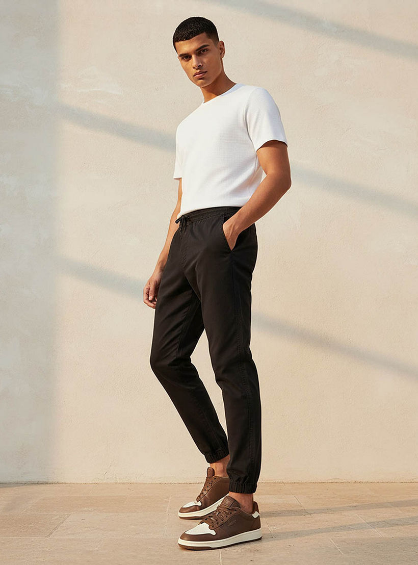 بنطلون رياضي بقصّة سليم للرجال-men-clothing-bottoms-joggers-image-3