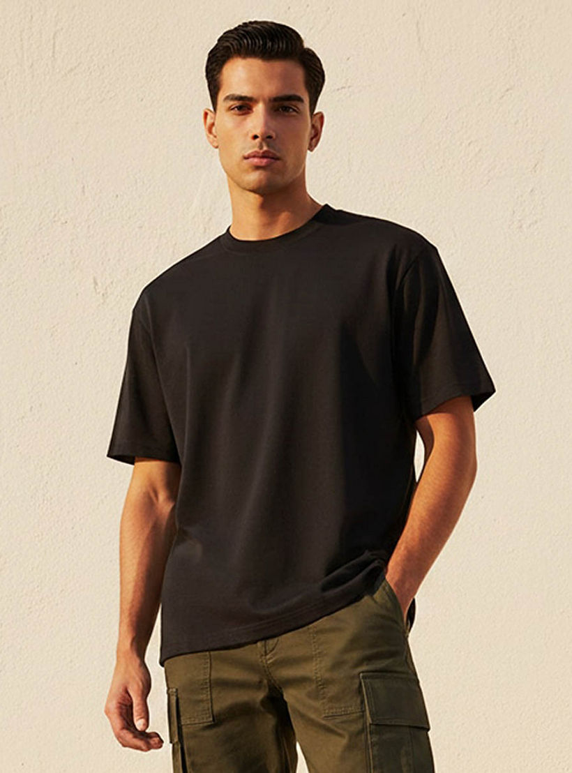 تيشيرت بقصّة مريحة وياقة ضيقة وأكمام قصيرة للرجال-men-clothing-tshirtsandpolos-tshirts-image-1