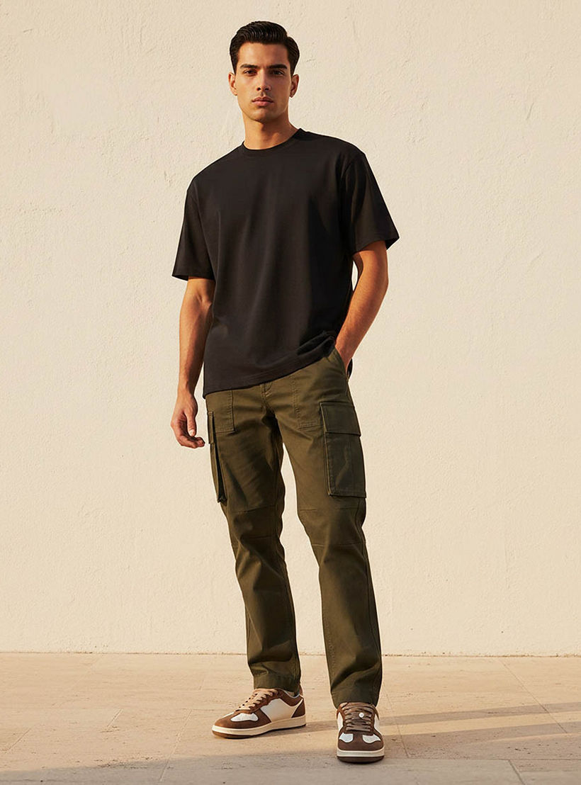 تيشيرت بقصّة مريحة وياقة ضيقة وأكمام قصيرة للرجال-men-clothing-tshirtsandpolos-tshirts-image-3