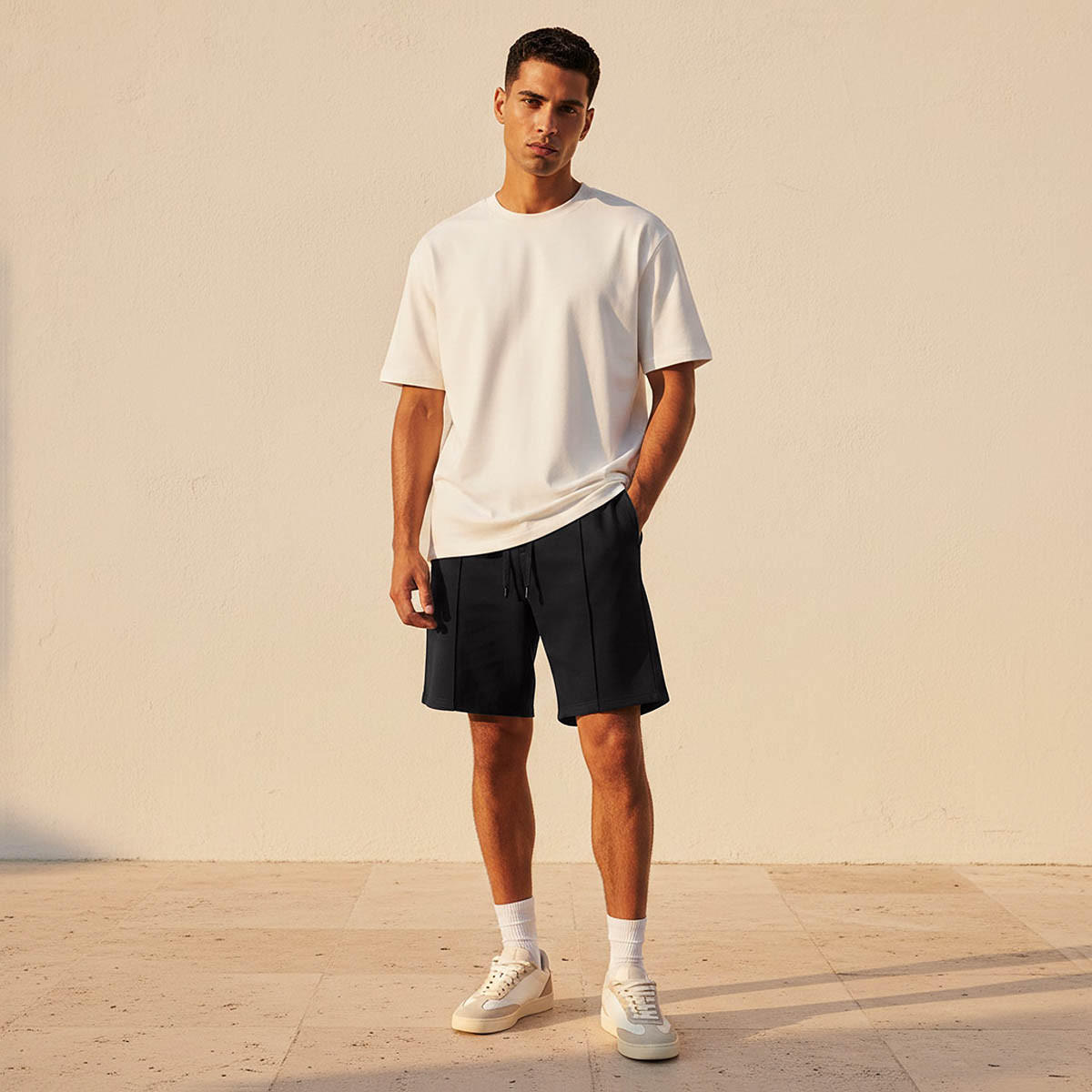 تيشيرت بقصّة مريحة وياقة ضيقة وأكمام قصيرة للرجال-men-clothing-tshirtsandpolos-tshirts-image-3