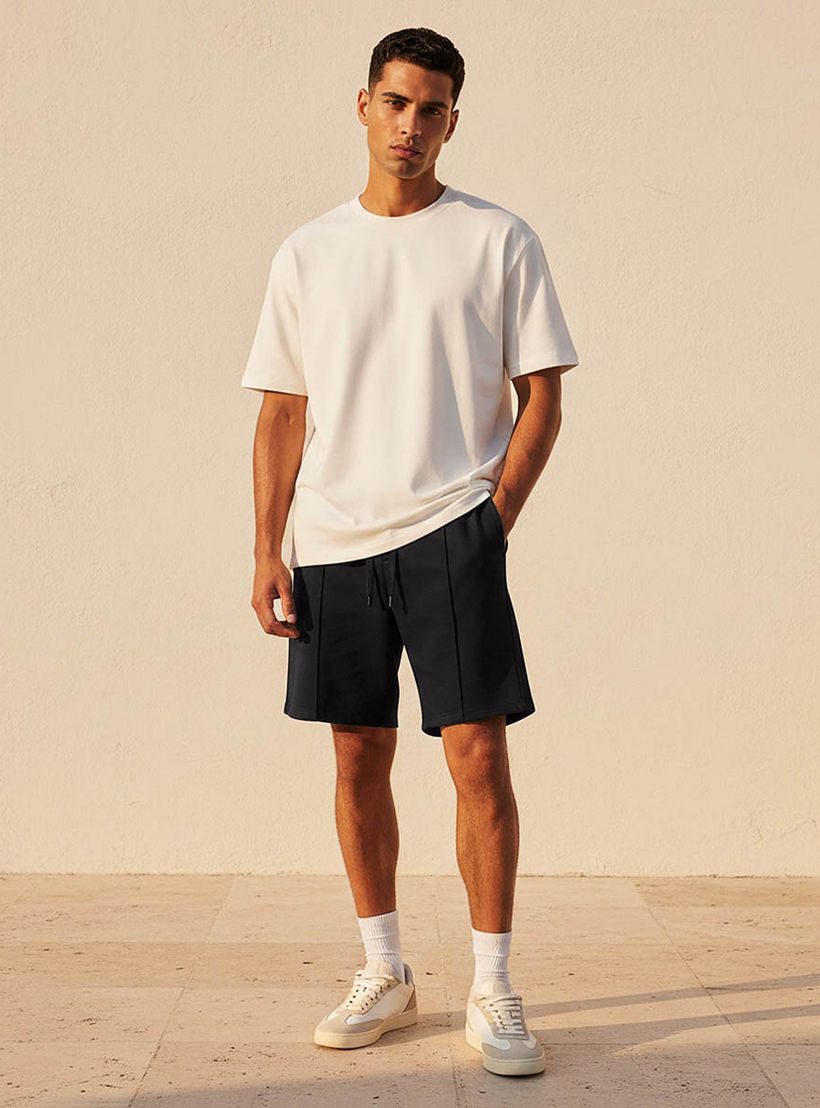 تيشيرت بقصّة مريحة وياقة ضيقة وأكمام قصيرة للرجال-men-clothing-tshirtsandpolos-tshirts-image-3