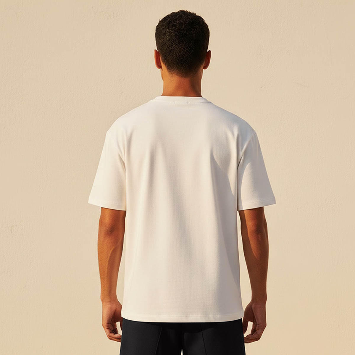 تيشيرت بقصّة مريحة وياقة ضيقة وأكمام قصيرة للرجال-men-clothing-tshirtsandpolos-tshirts-image-4