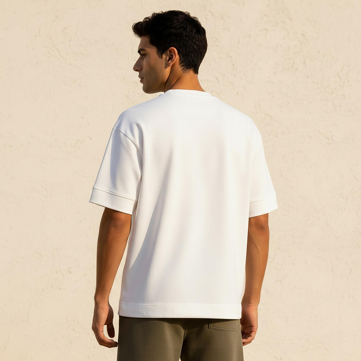 تيشيرت بقصّة عادية وياقة ضيقة وأكمام قصيرة للرجال-men-clothing-tshirtsandpolos-tshirts-image-4