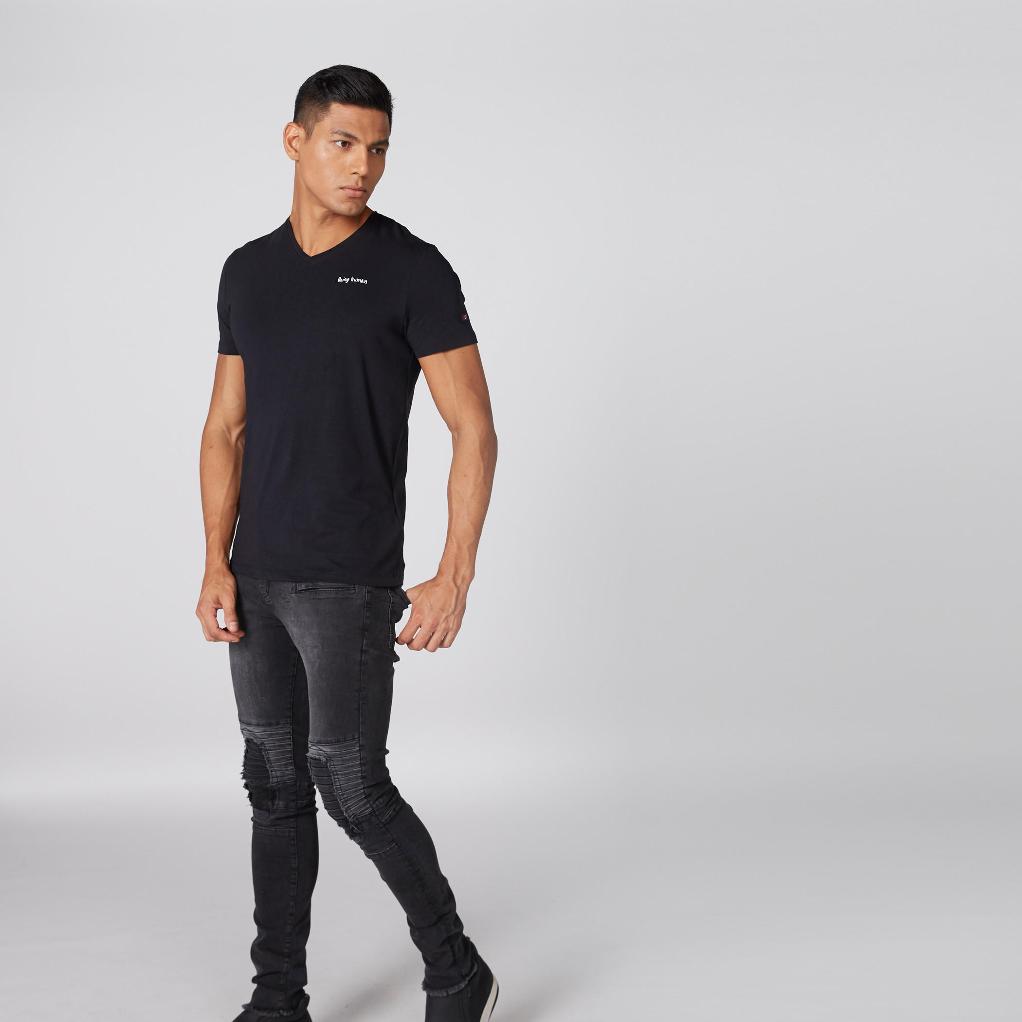 تيشيرت بياقة V وأكمام قصيرة وطبعات بيينج هيومان-men-clothing-tshirtsandpolos-tshirts-image-3