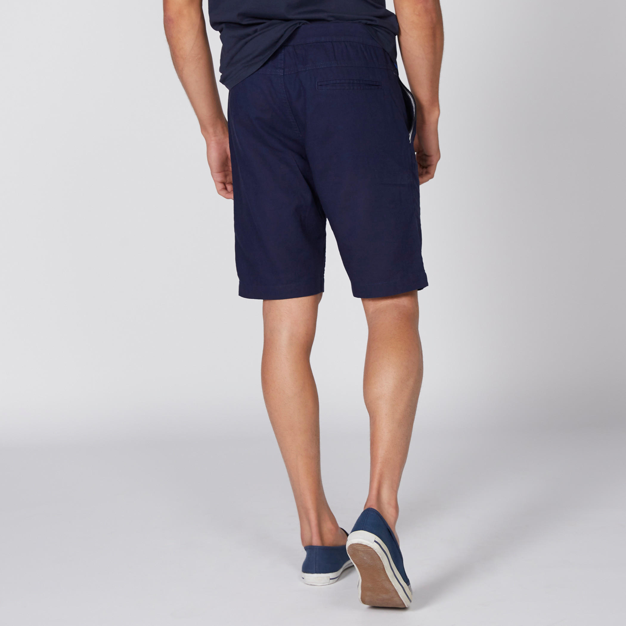 شورت بخصر مطّاطي وجيوب بيينج هيومان-men-clothing-bottoms-shorts-image-5