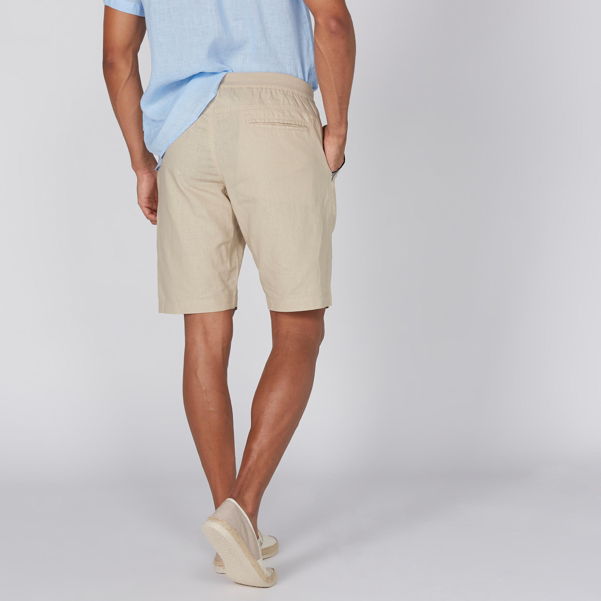 شورت بخصر مطّاطي وجيوب بيينج هيومان-men-clothing-bottoms-shorts-image-5