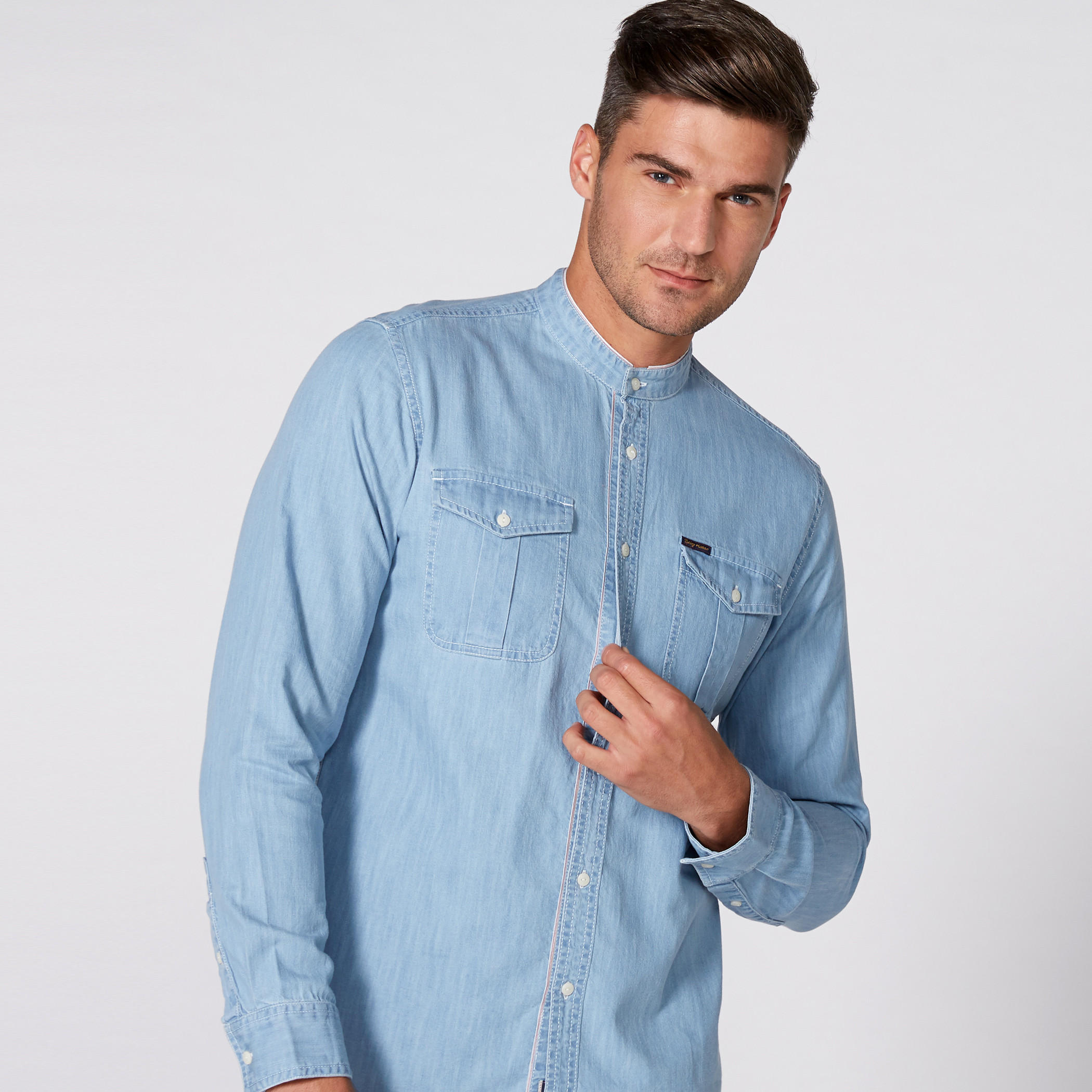 قميص من الدينم بأكمام طويلة وياقة ماندارين بيينج هيومن-men-clothing-shirts-image-1
