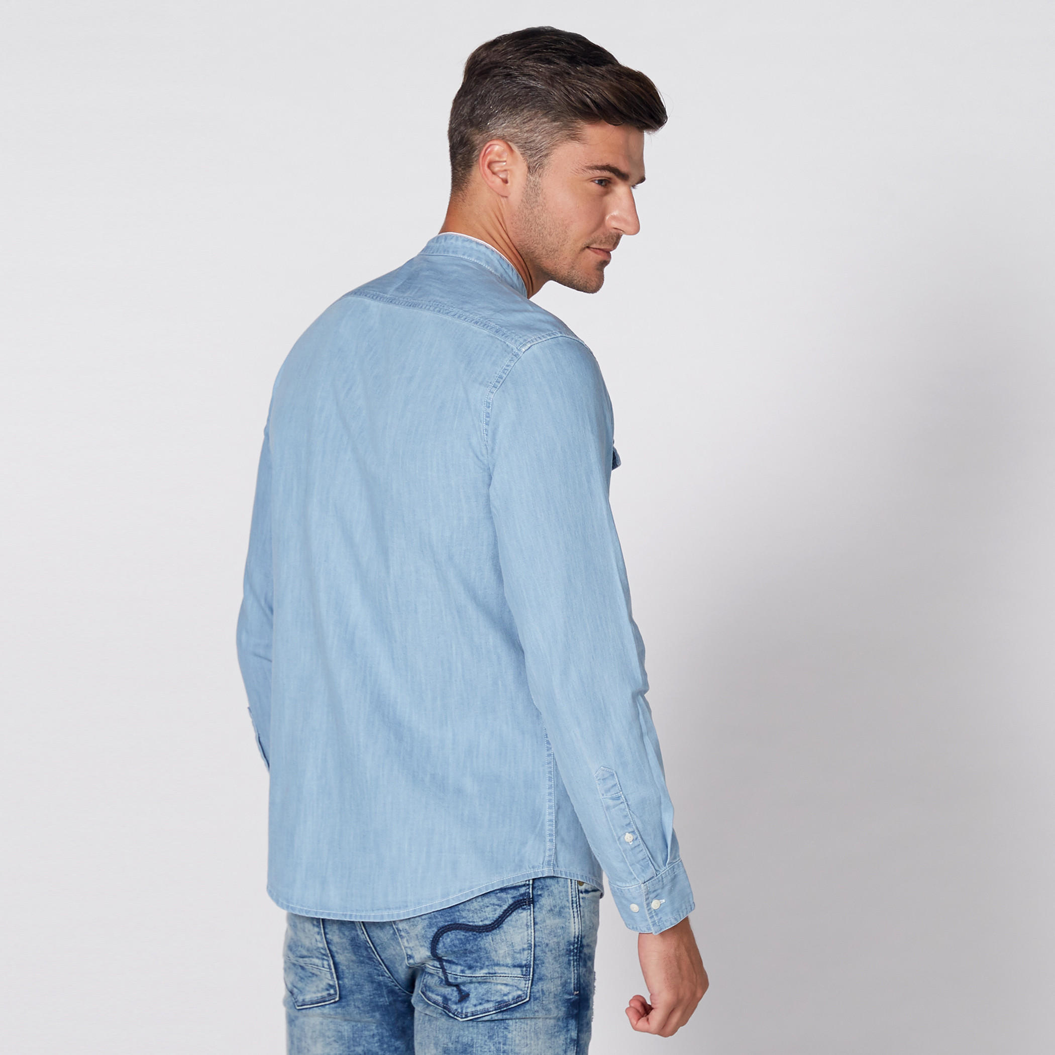 قميص من الدينم بأكمام طويلة وياقة ماندارين بيينج هيومن-men-clothing-shirts-image-4