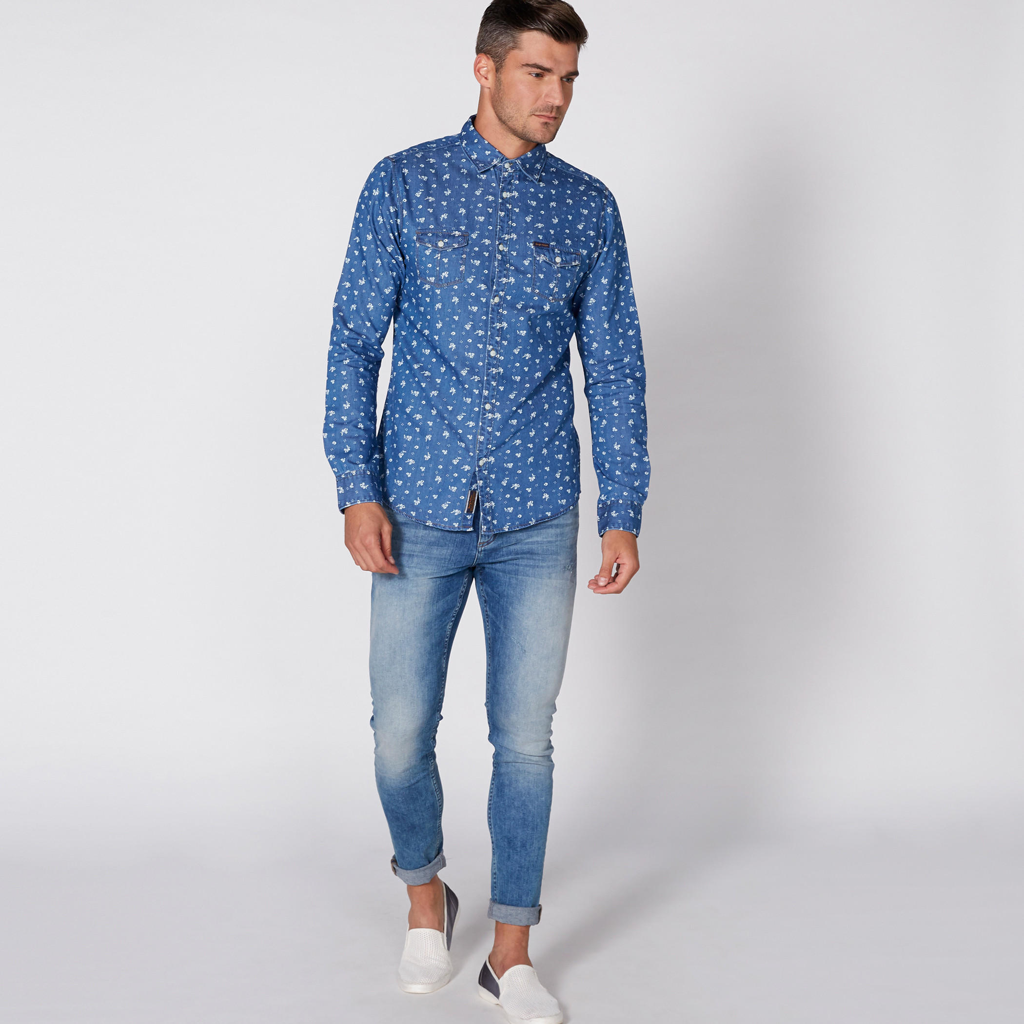 قميص من الدينم بأكمام طويلة وأزرار مع طبعات بيينج هيومن-men-clothing-shirts-image-1