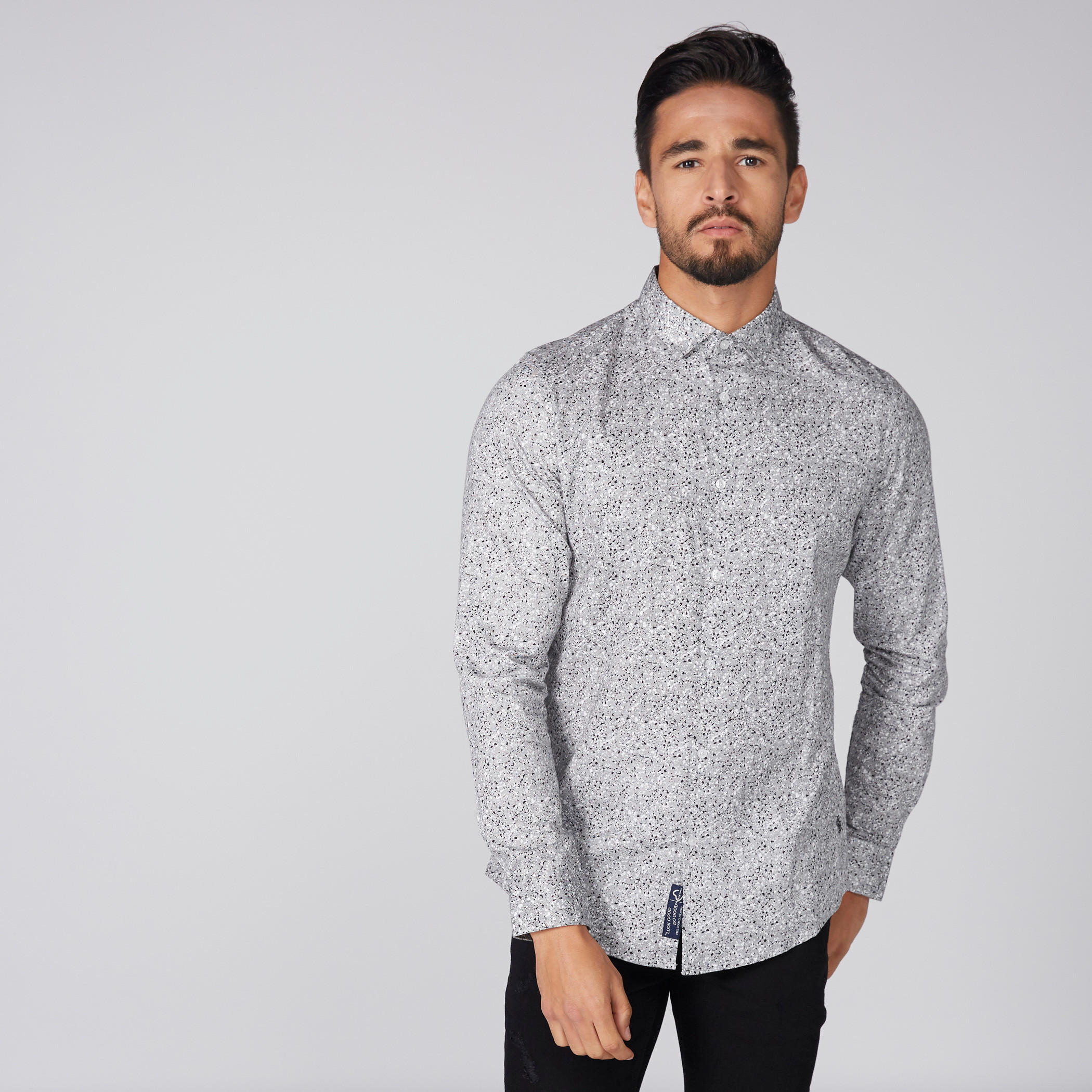 قميص بطبعات بيينج هيومن بأكمام طويلة وأزرار-men-clothing-shirts-image-1