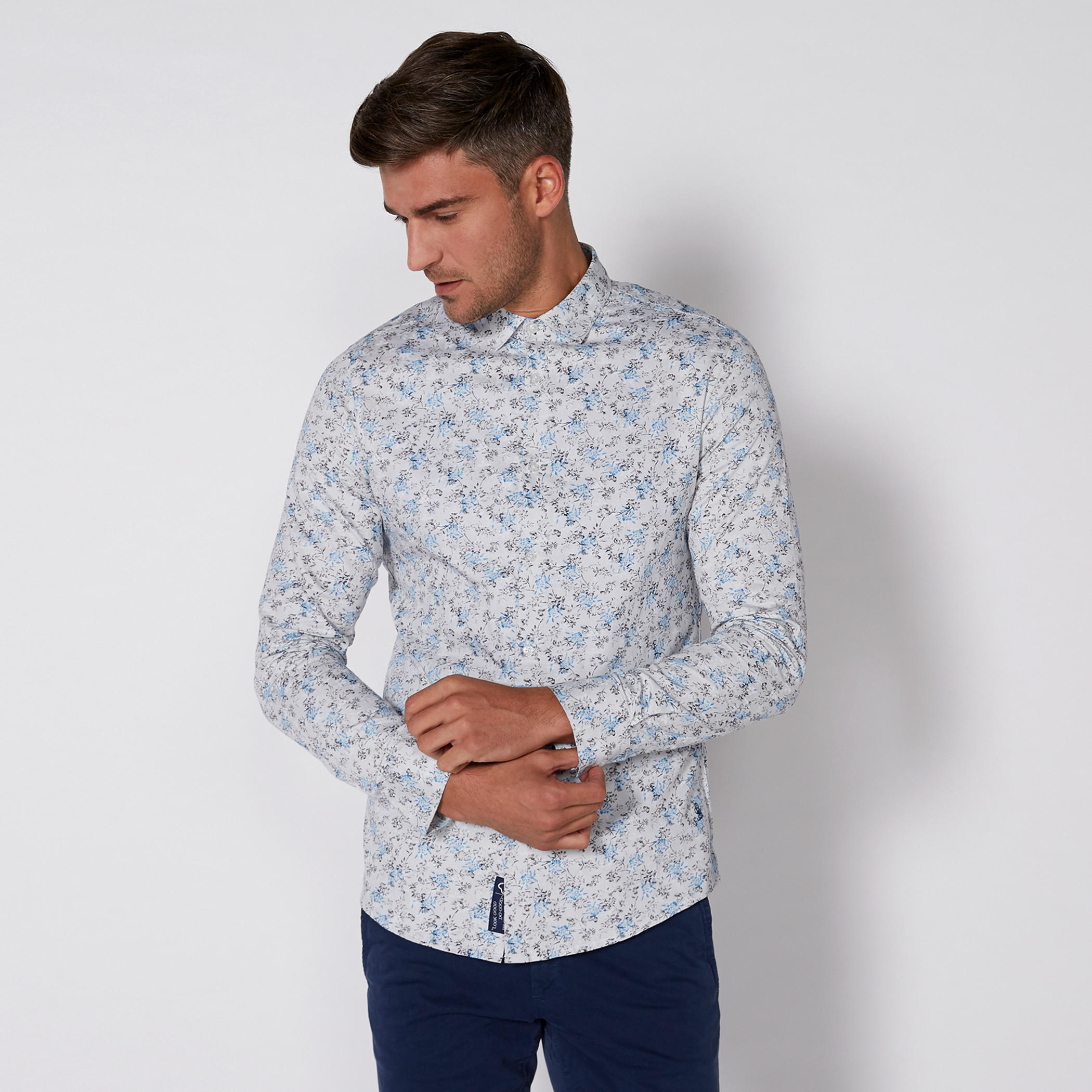 قميص بأكمام طويلة وأزرار مع طبعات بيينج هيومن-men-clothing-shirts-image-1