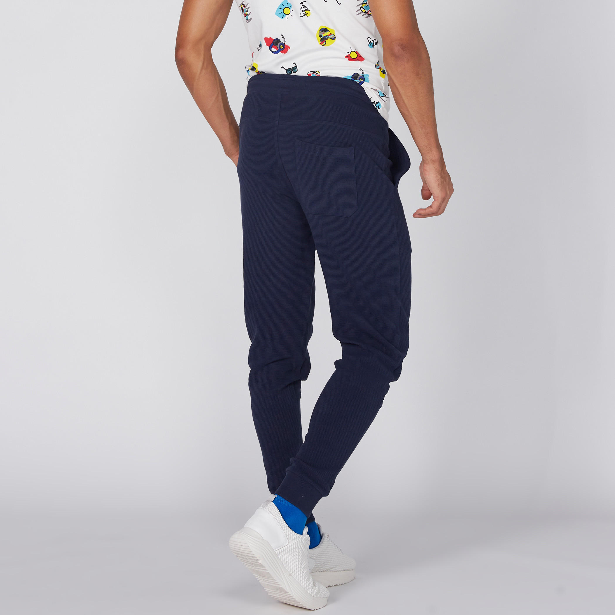 بنطال رياضي بخصر مطّاطي وطبعات بيينج هيومان-men-clothing-bottoms-joggers-image-5