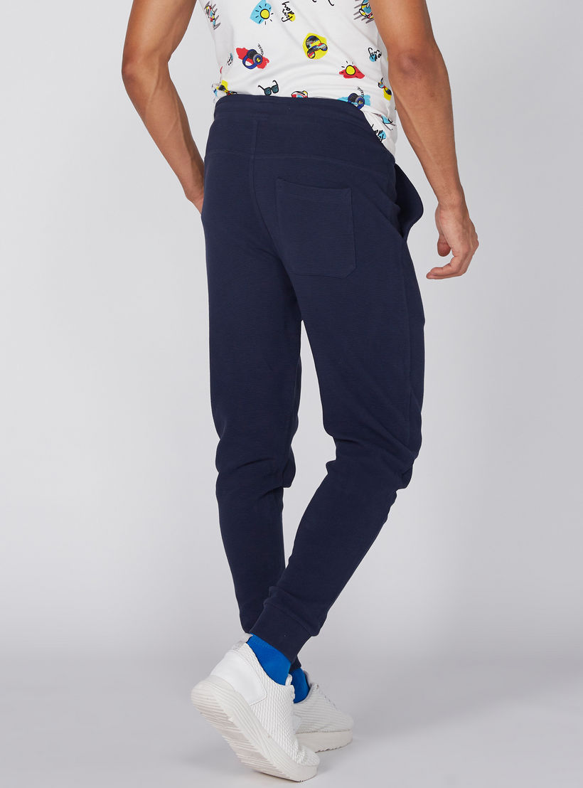 بنطال رياضي بخصر مطّاطي وطبعات بيينج هيومان-men-clothing-bottoms-joggers-image-5