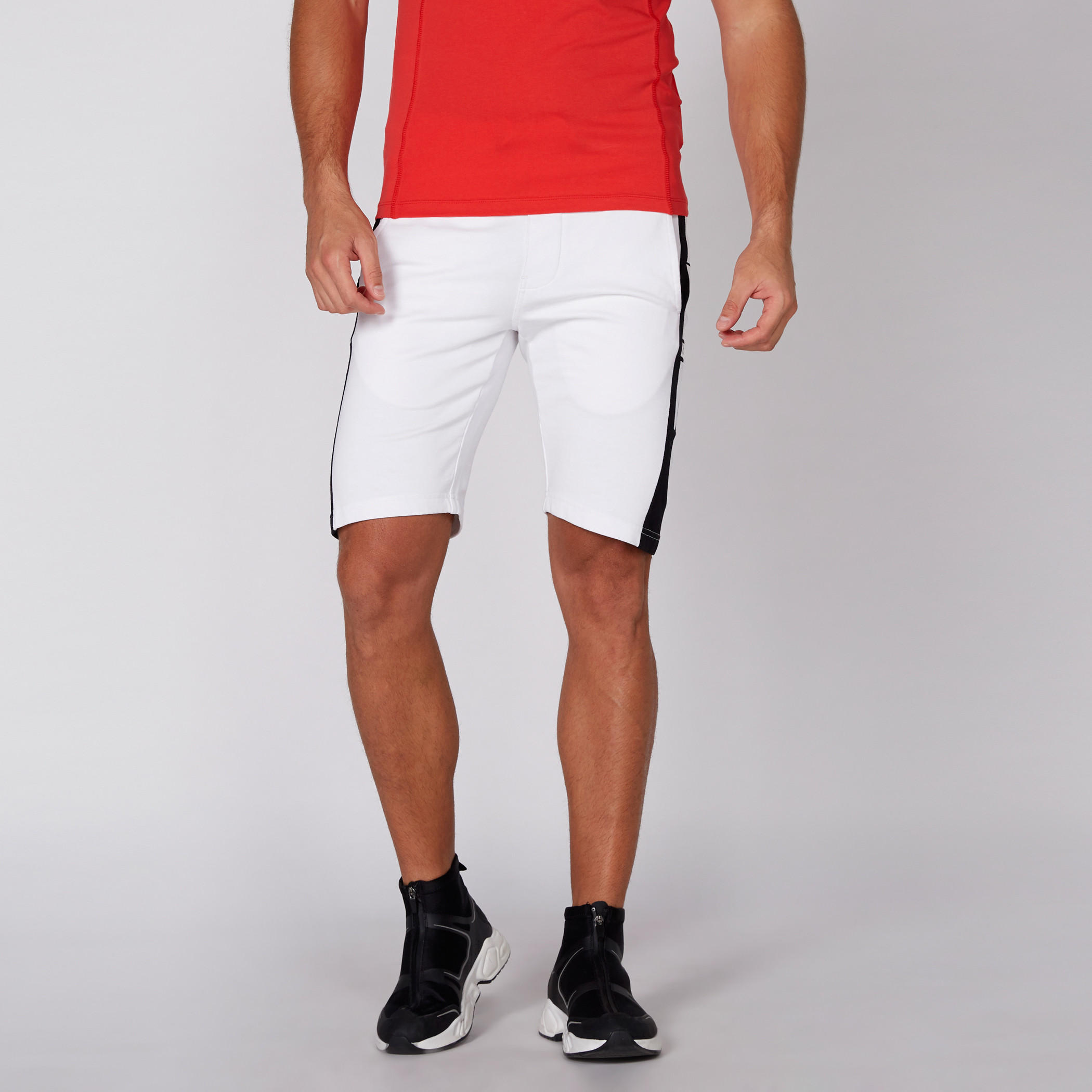 شورت بجيوب وطبعات بيينج هيومان-men-clothing-bottoms-shorts-image-1