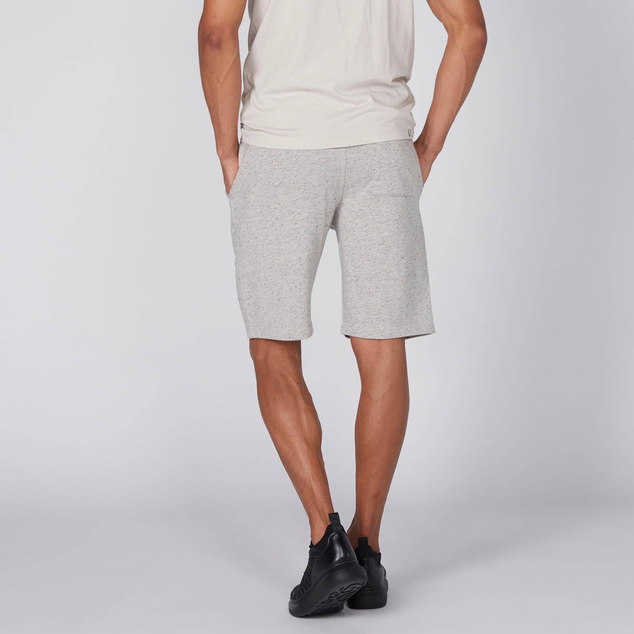 شورت بخصر مطّاطي وطبعات بيينج هيومان-men-clothing-bottoms-shorts-image-5