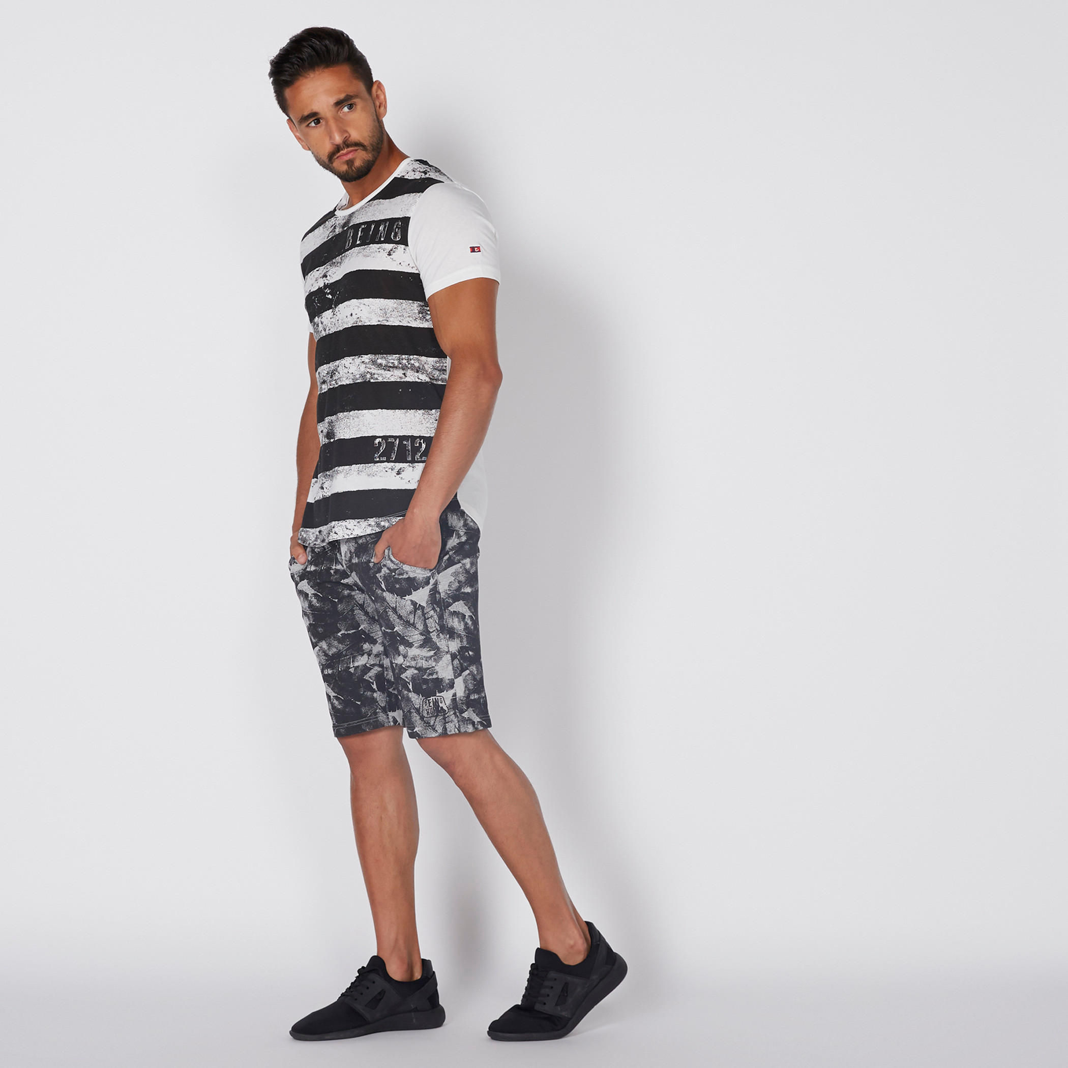 شورت بخصر مطّاطي وطبعات بيينج هيومان-men-clothing-bottoms-shorts-image-2