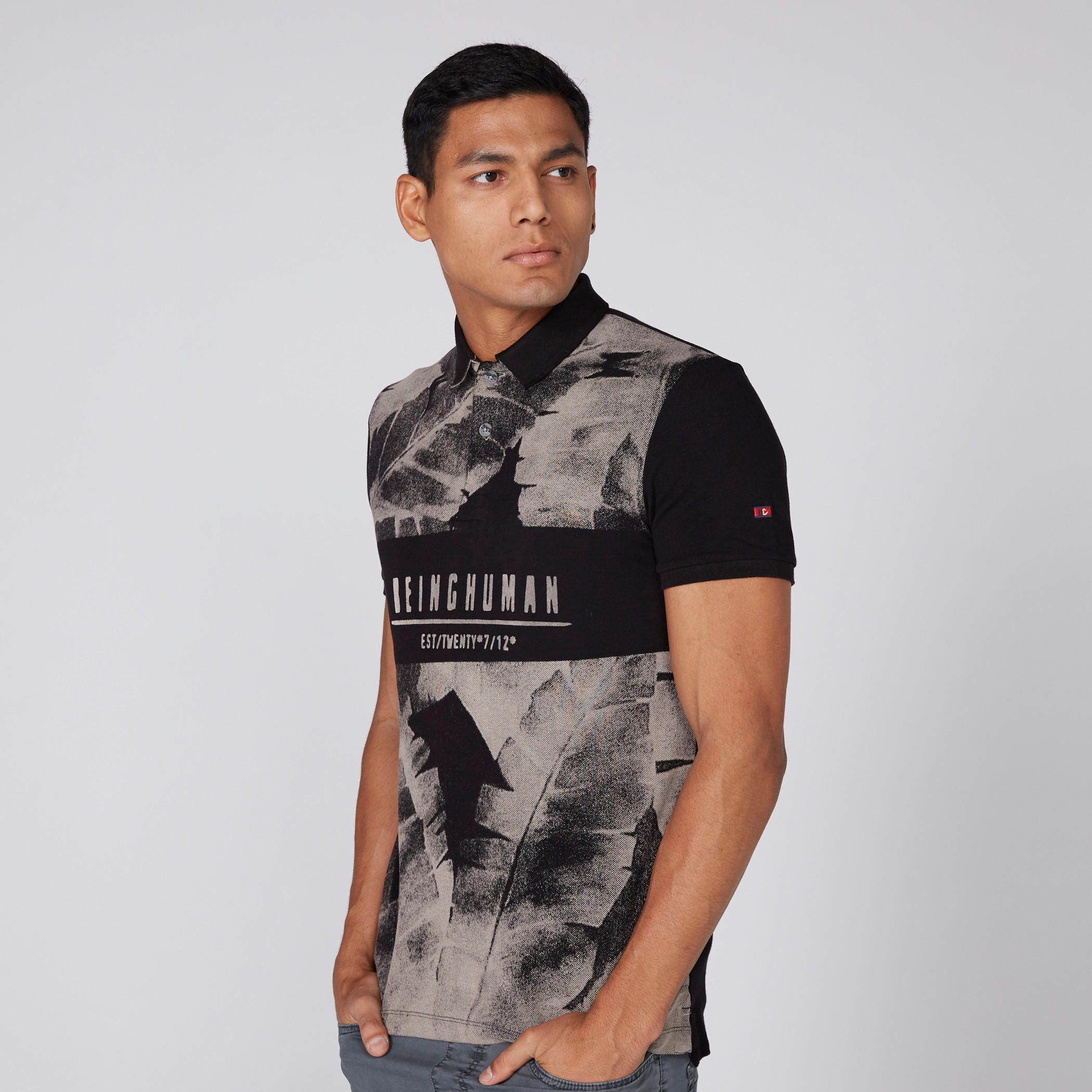 تيشيرت بياقة بولو وأكمام قصيرة وطبعات بيينج هيومان-men-clothing-tshirtsandpolos-polos-image-1