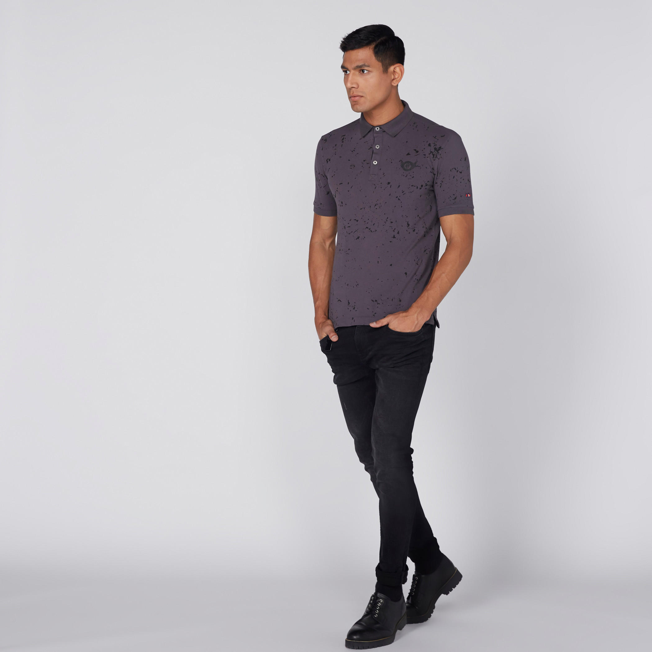 تيشيرت بياقة بولو وأكمام قصيرة وطبعات بيينج هيومان-men-clothing-tshirtsandpolos-polos-image-3